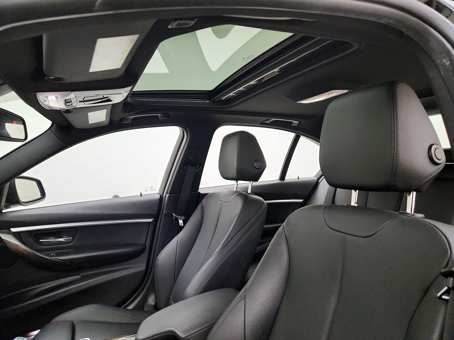 Thumbnail: 2016 BMW 3 Series - 18