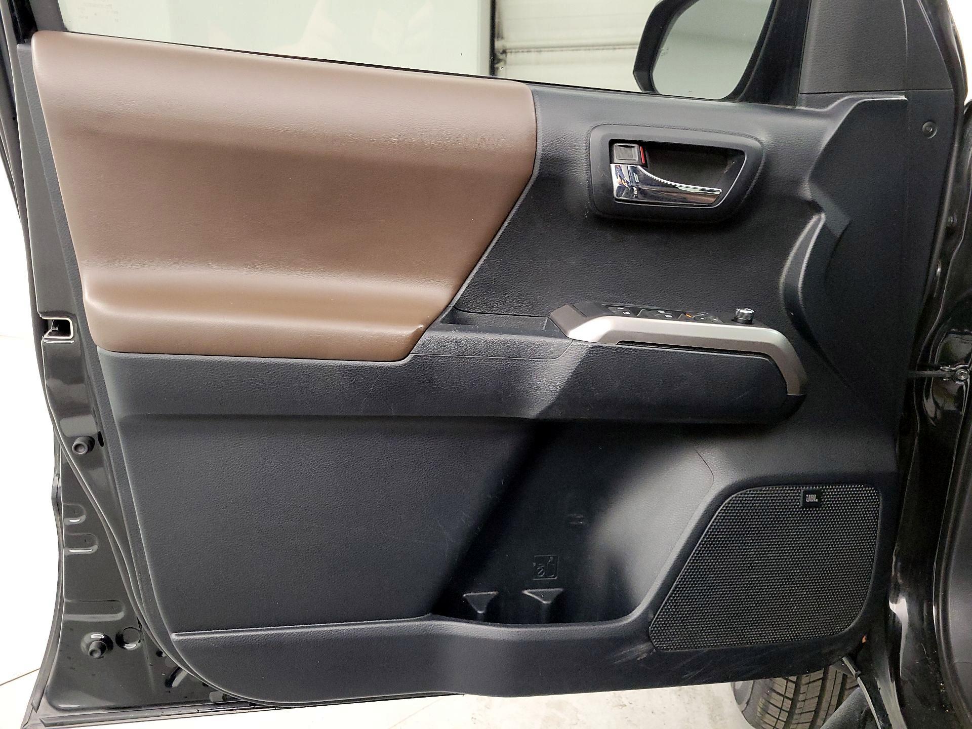 Thumbnail: 2016 Toyota Tacoma - 12