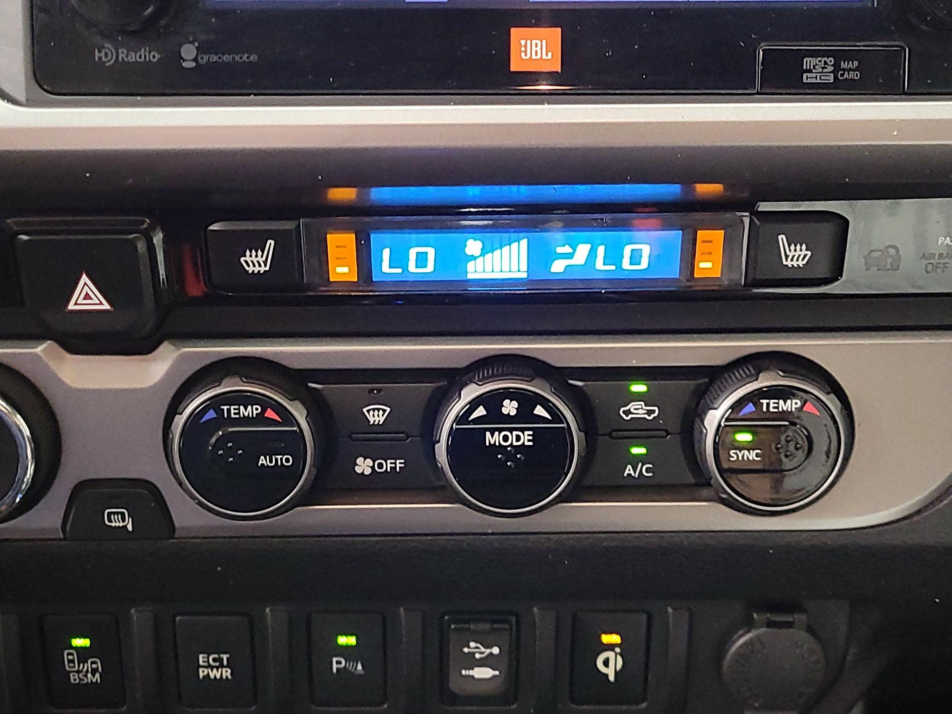 Thumbnail: 2016 Toyota Tacoma - 17