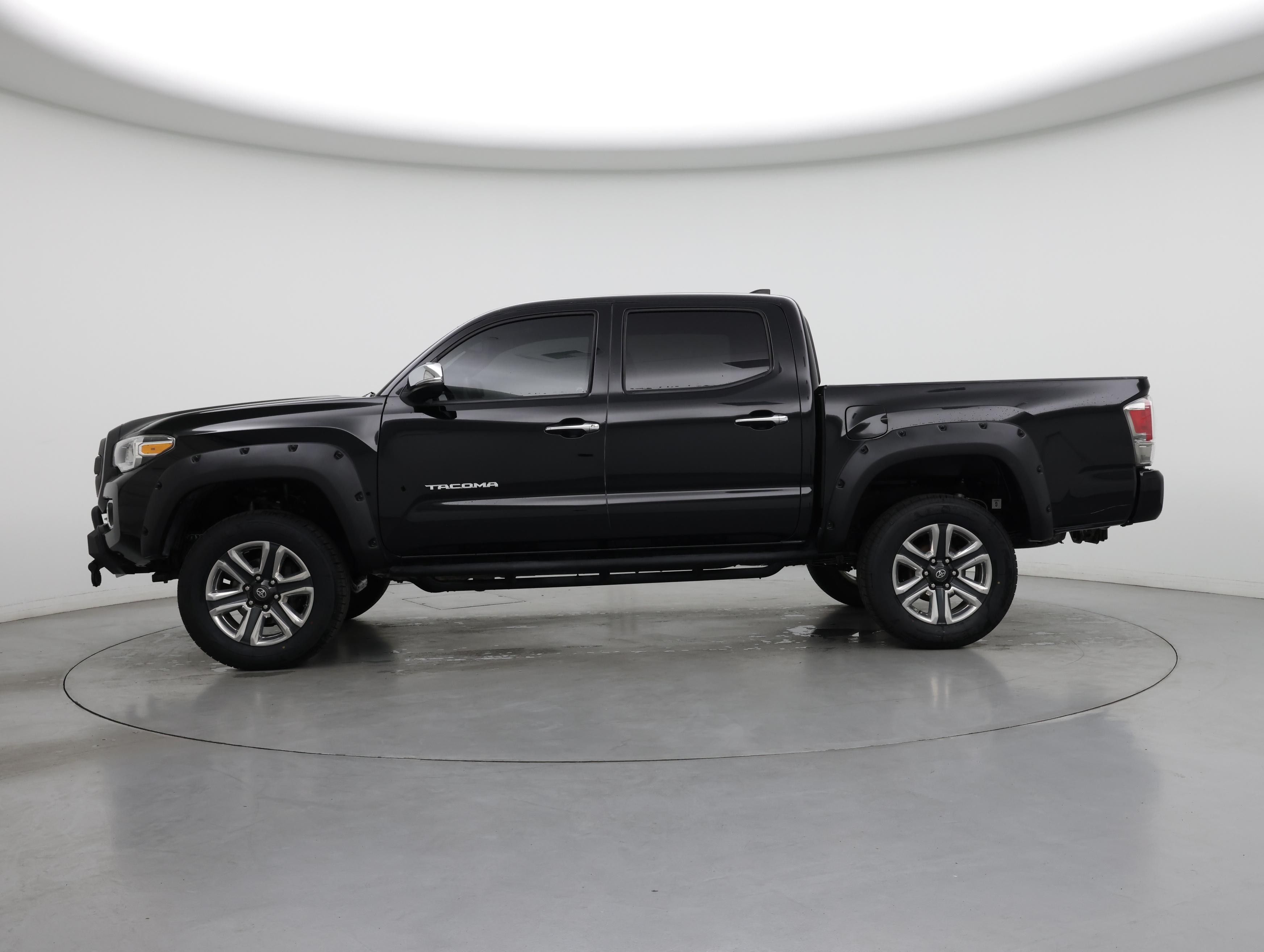 Thumbnail: 2016 Toyota Tacoma - 3