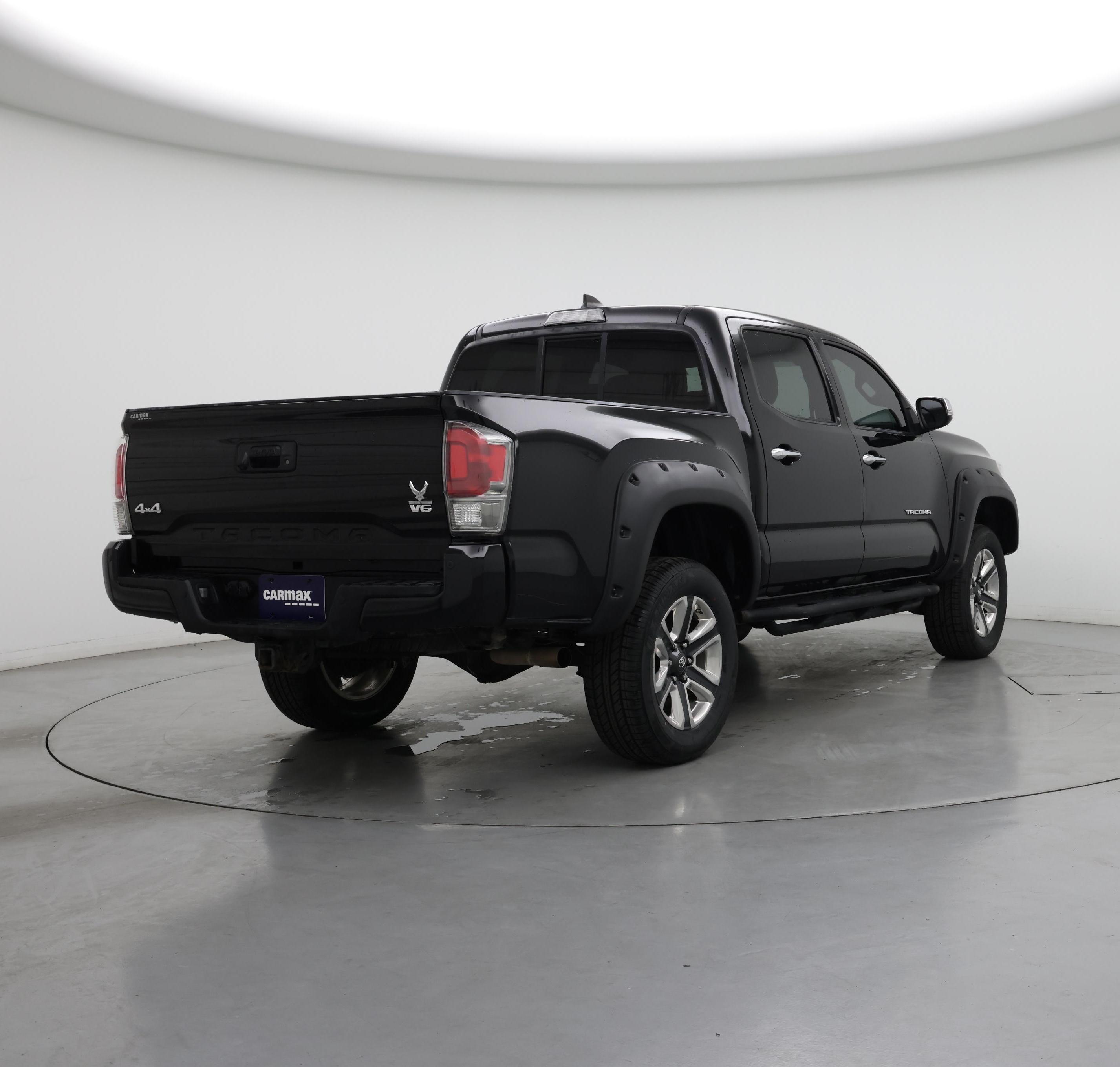 Thumbnail: 2016 Toyota Tacoma - 8