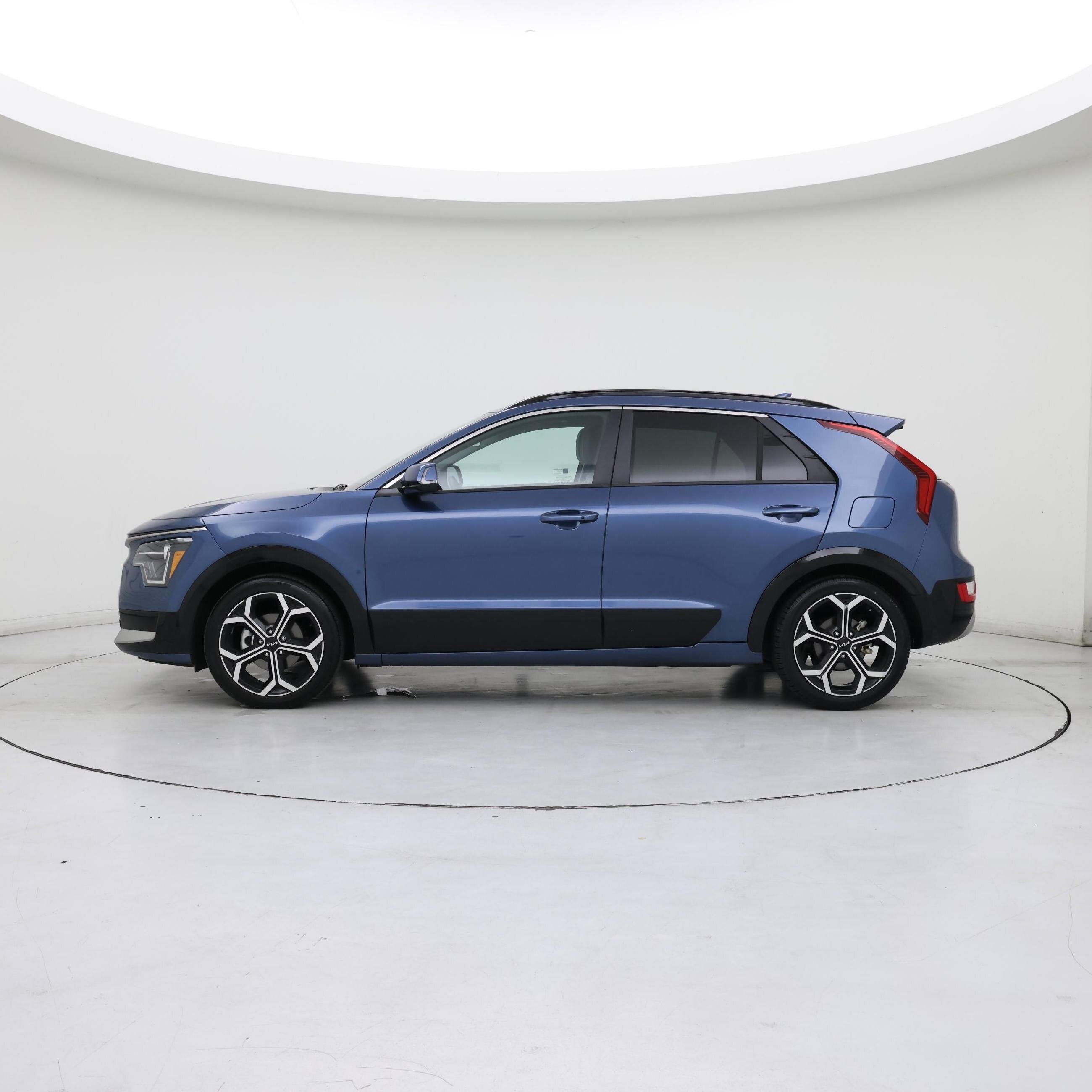 Thumbnail: 2023 Kia Niro - 3