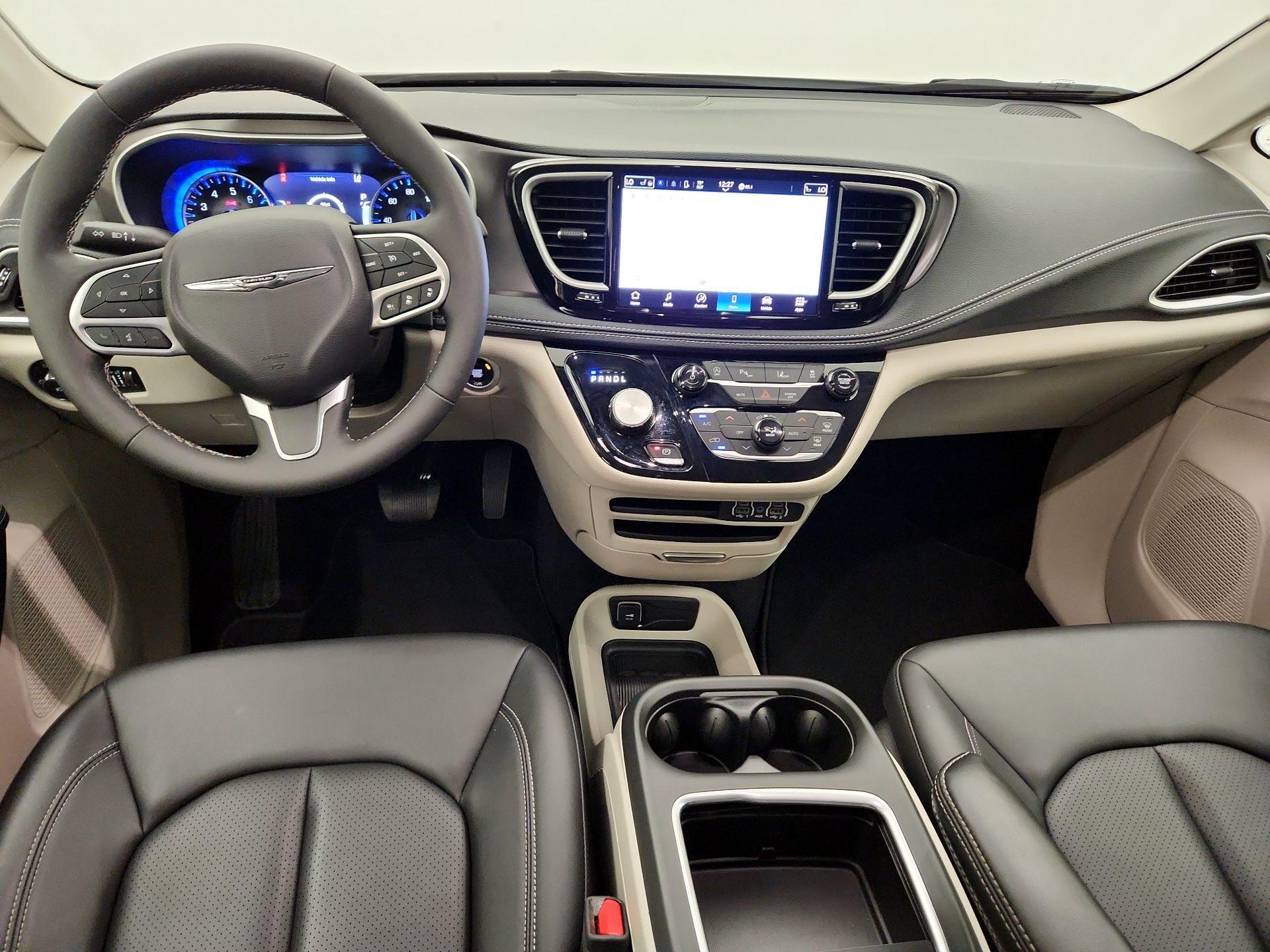 Thumbnail: 2024 Chrysler Pacifica - 9