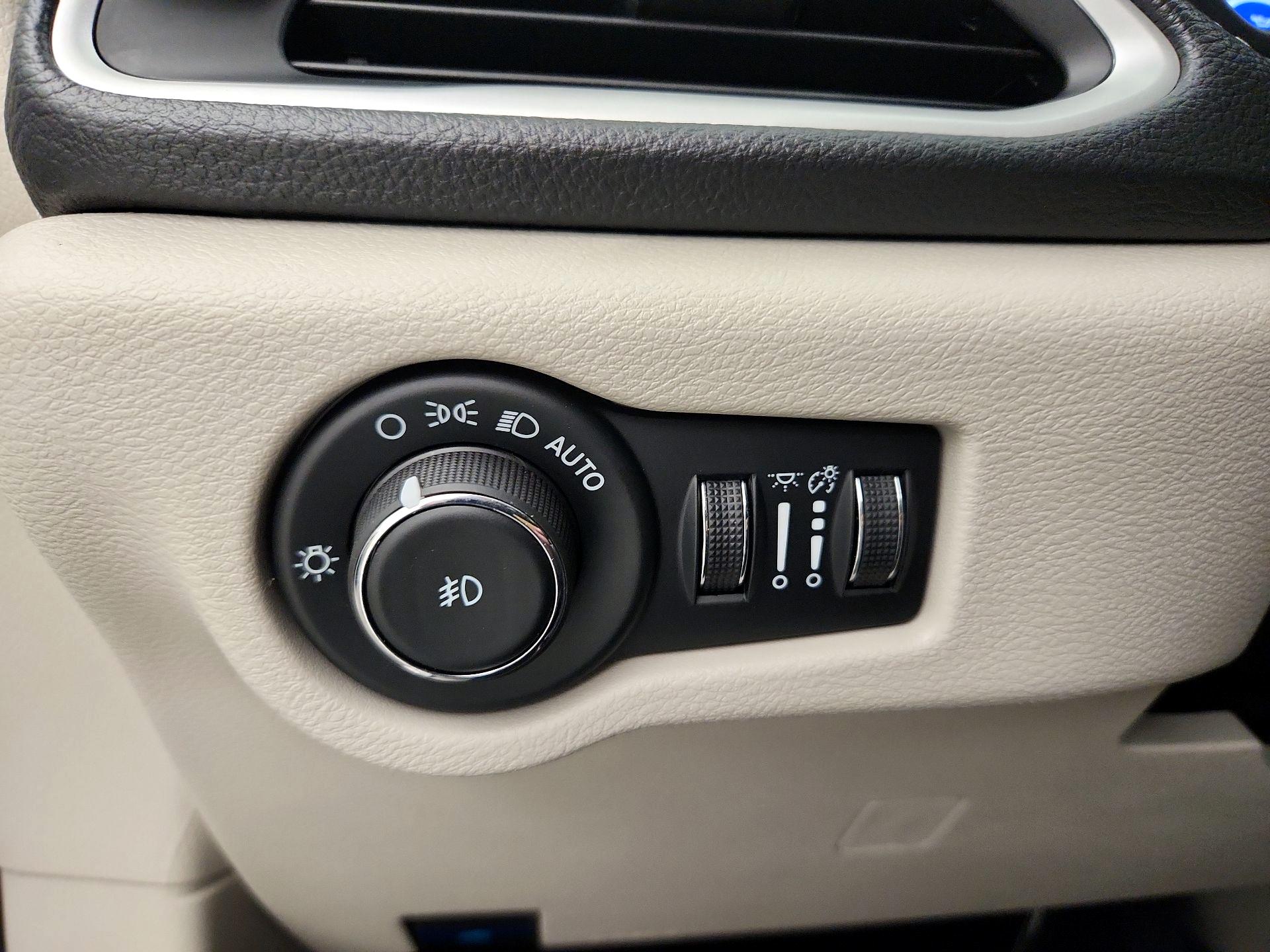 Thumbnail: 2024 Chrysler Pacifica - 13