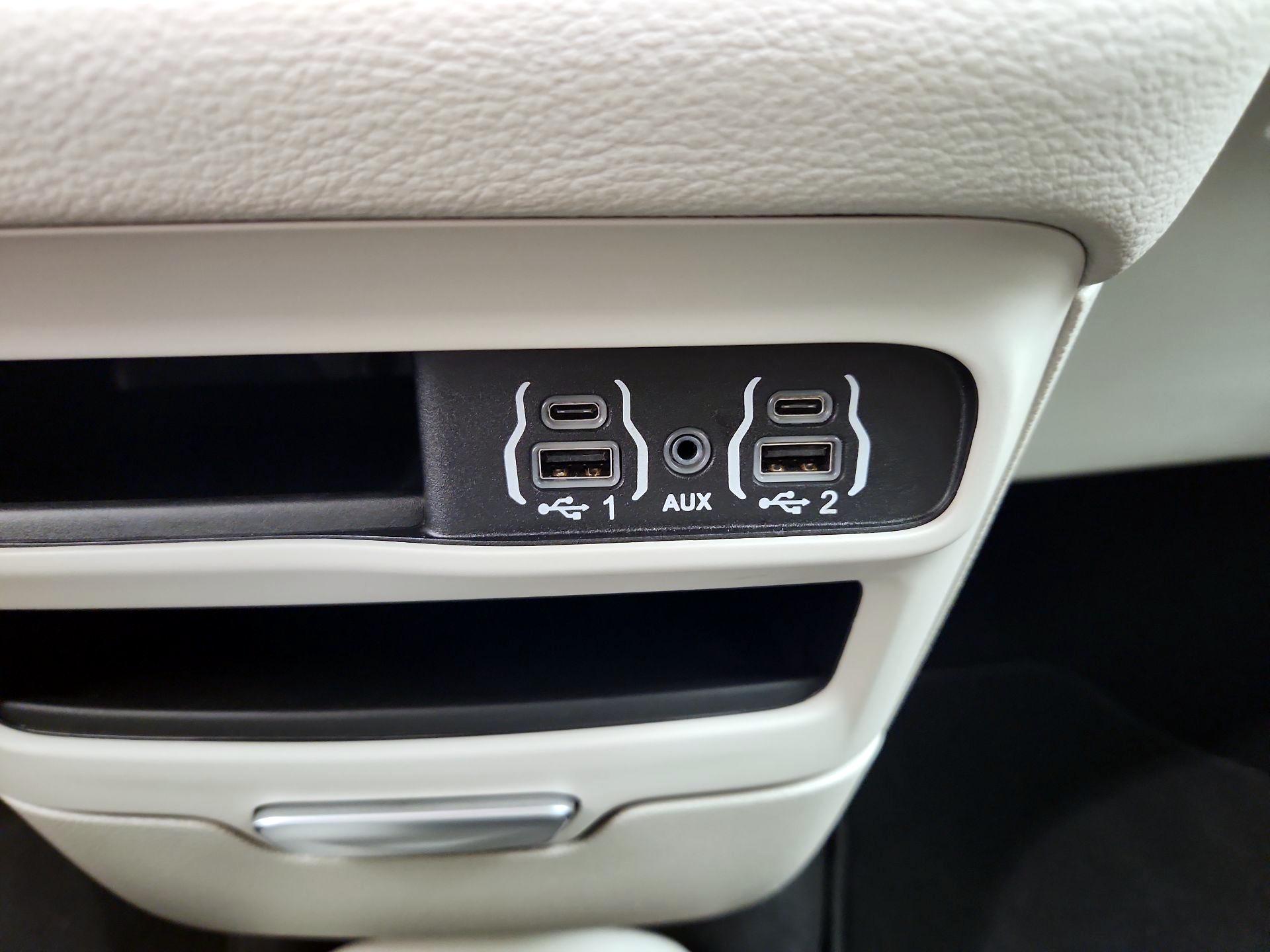 Thumbnail: 2024 Chrysler Pacifica - 18