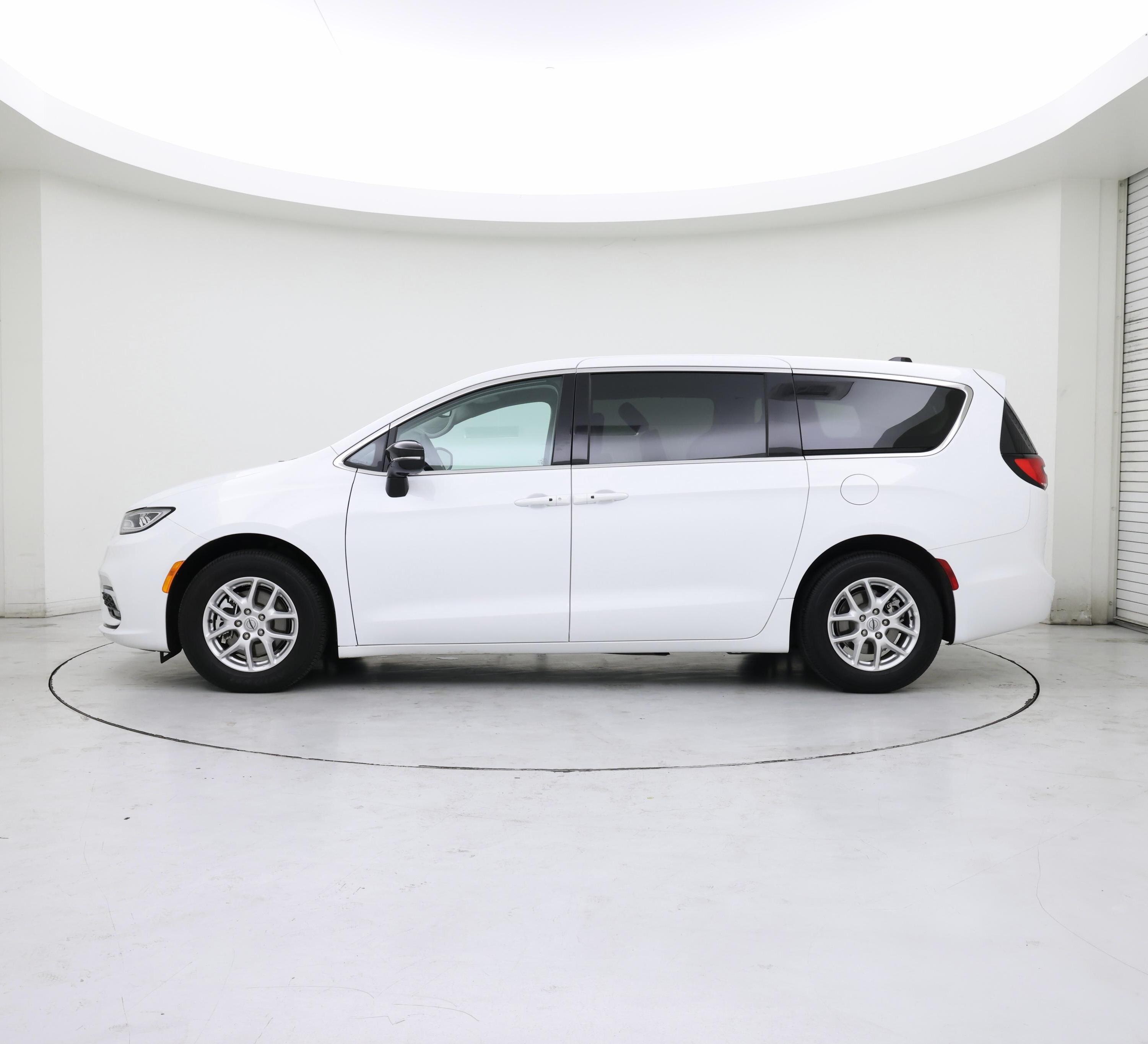 Thumbnail: 2024 Chrysler Pacifica - 3