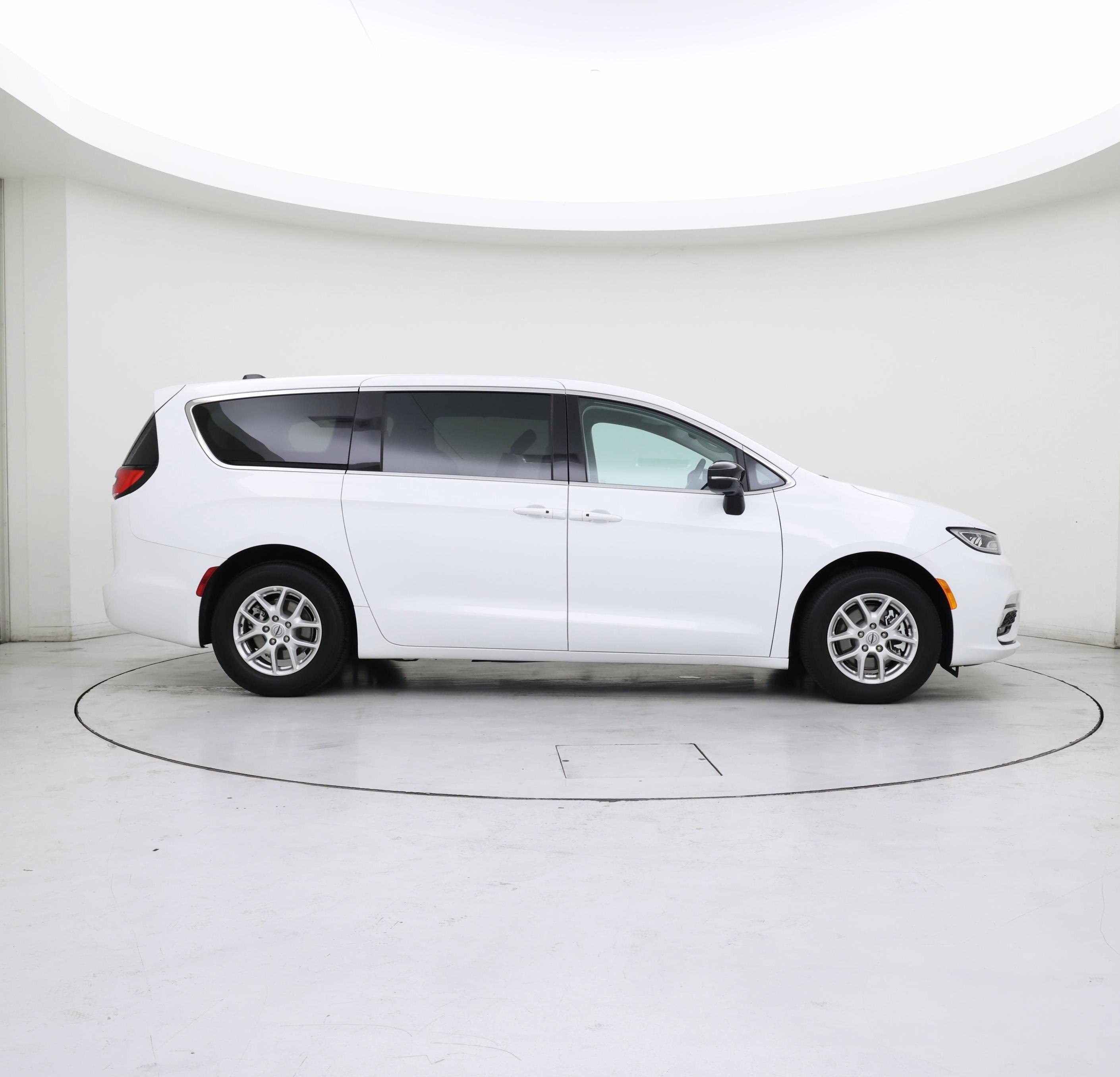 Thumbnail: 2024 Chrysler Pacifica - 7