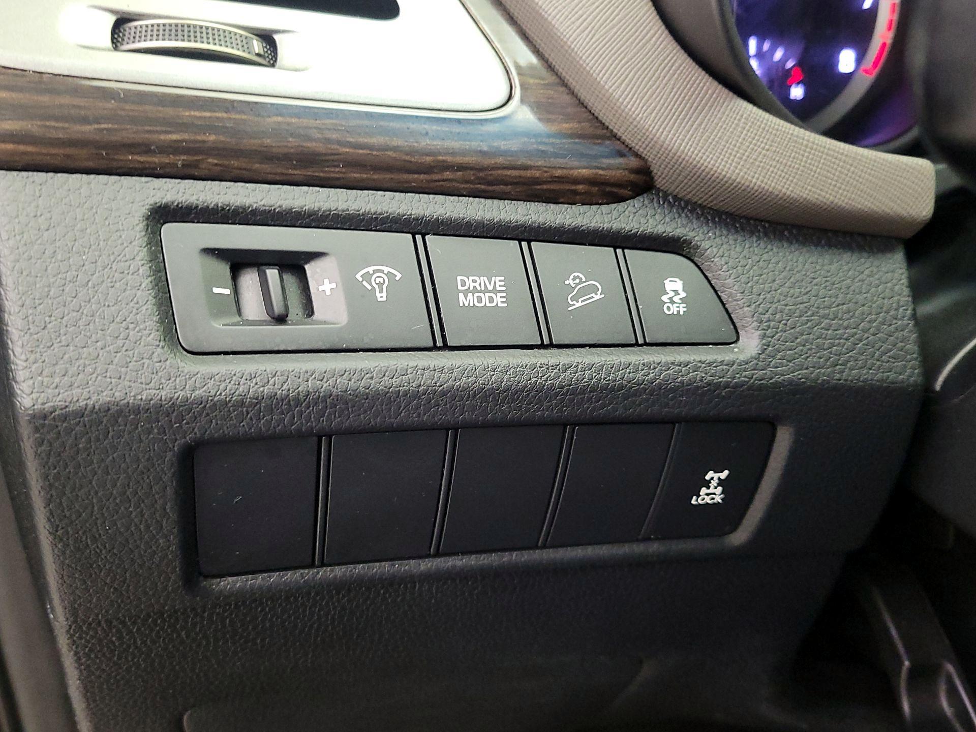 Thumbnail: 2018 Hyundai Santa Fe - 13