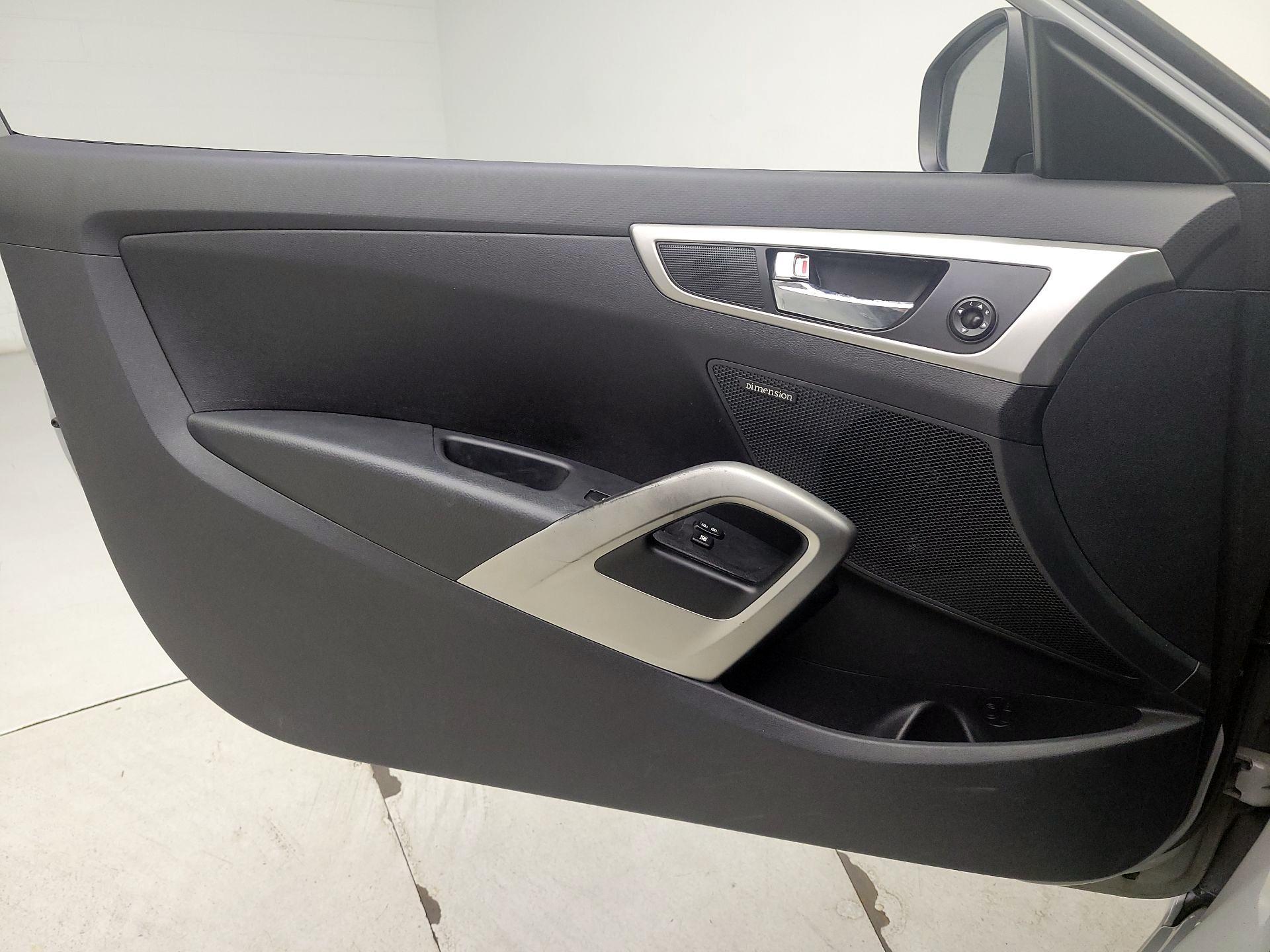 Thumbnail: 2013 Hyundai Veloster - 12