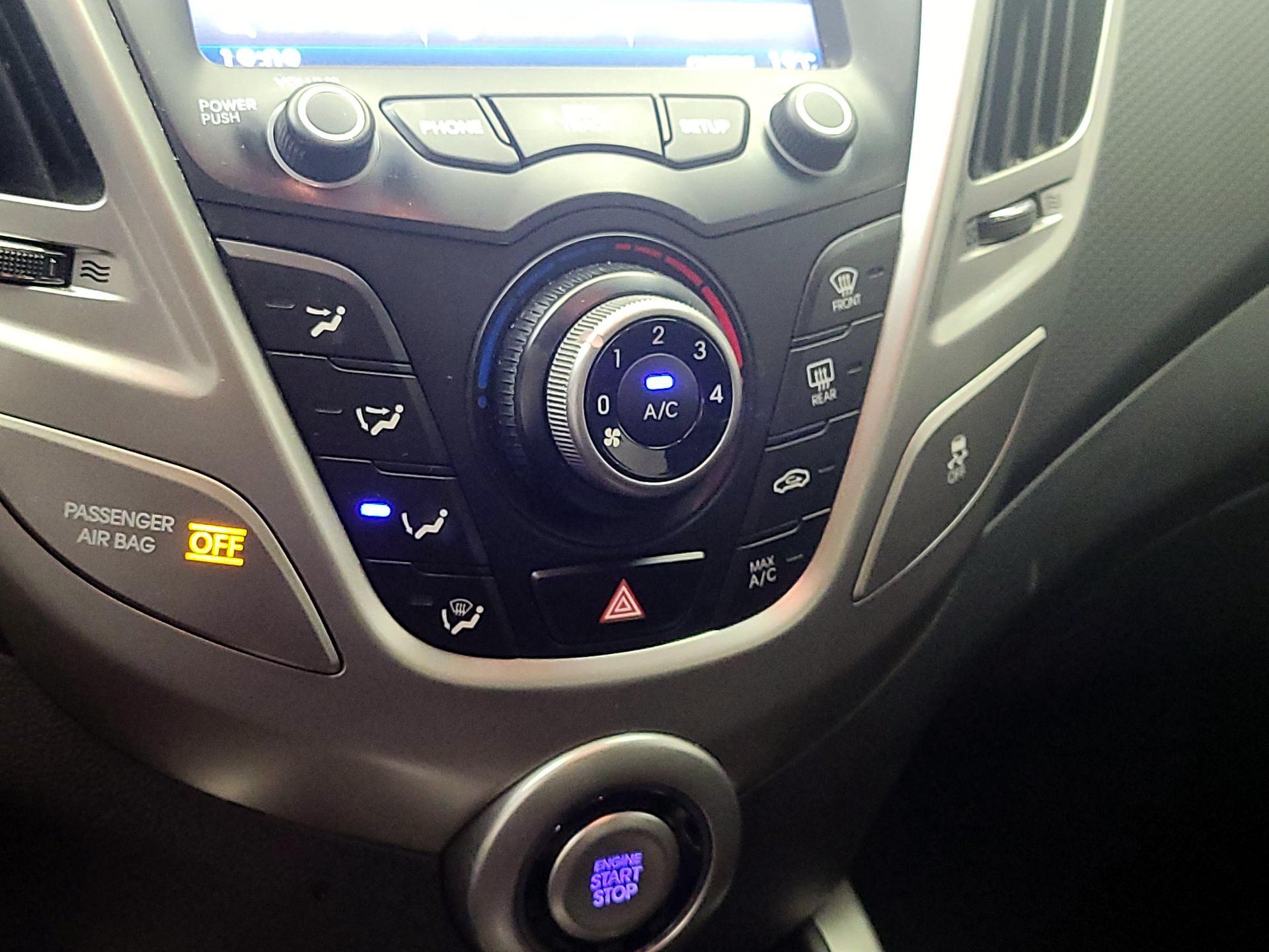 Thumbnail: 2013 Hyundai Veloster - 15