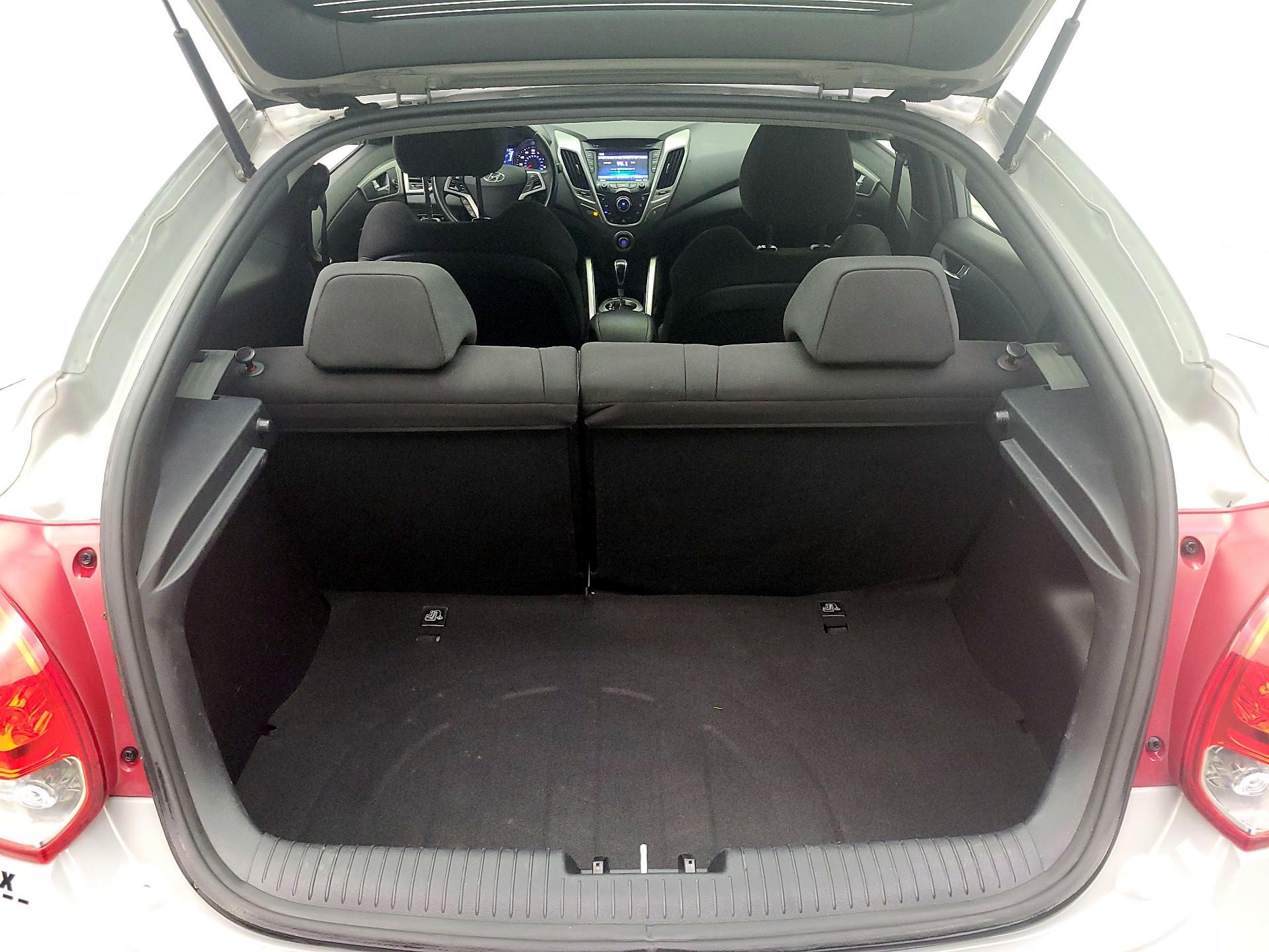 Thumbnail: 2013 Hyundai Veloster - 19