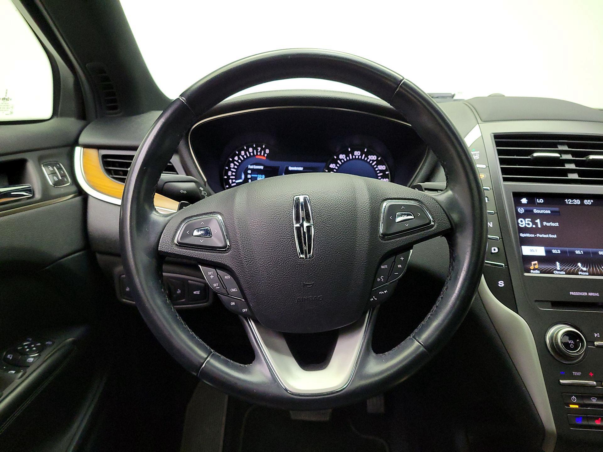 Thumbnail: 2017 Lincoln MKC - 10