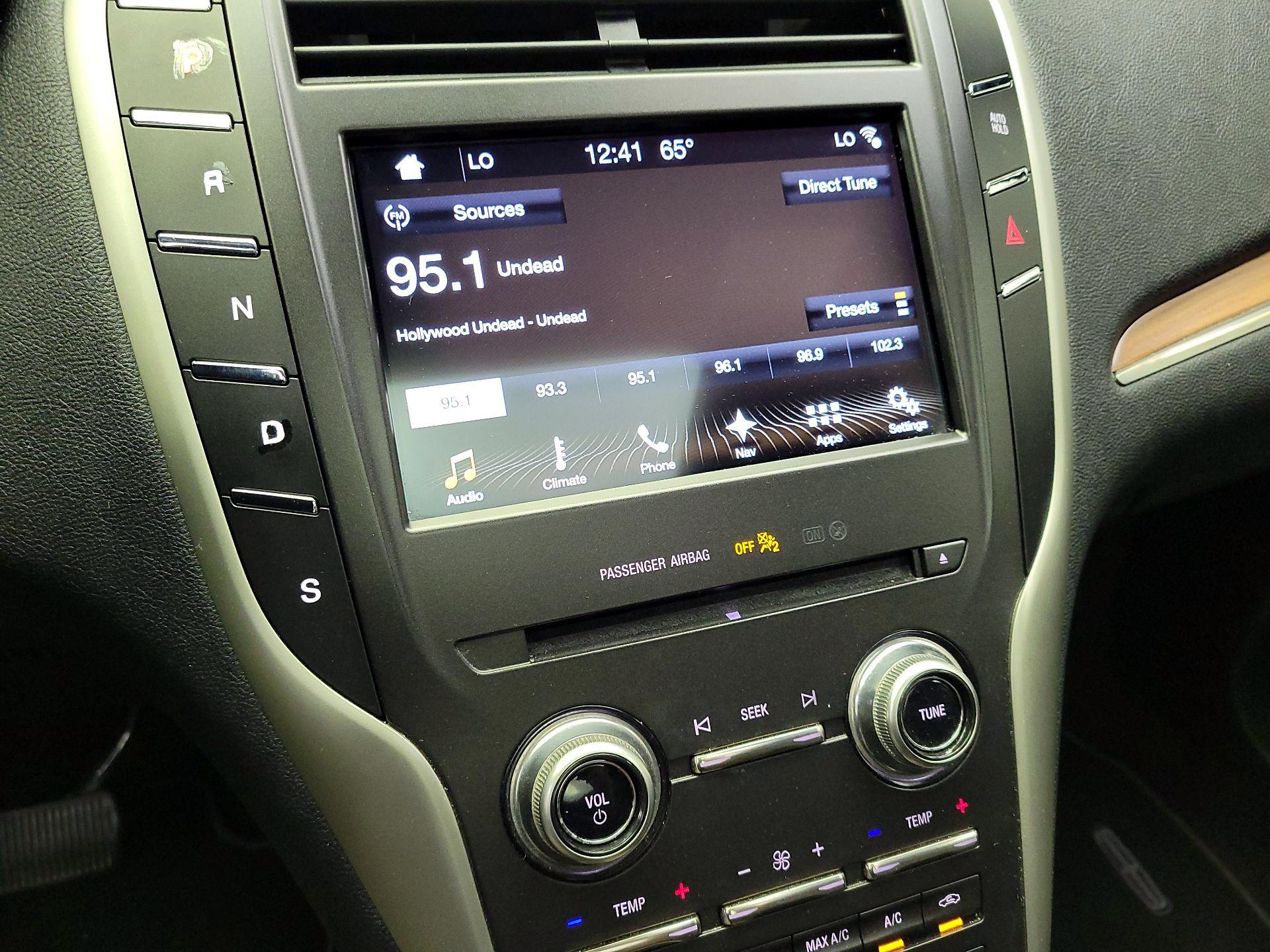 Thumbnail: 2017 Lincoln MKC - 16