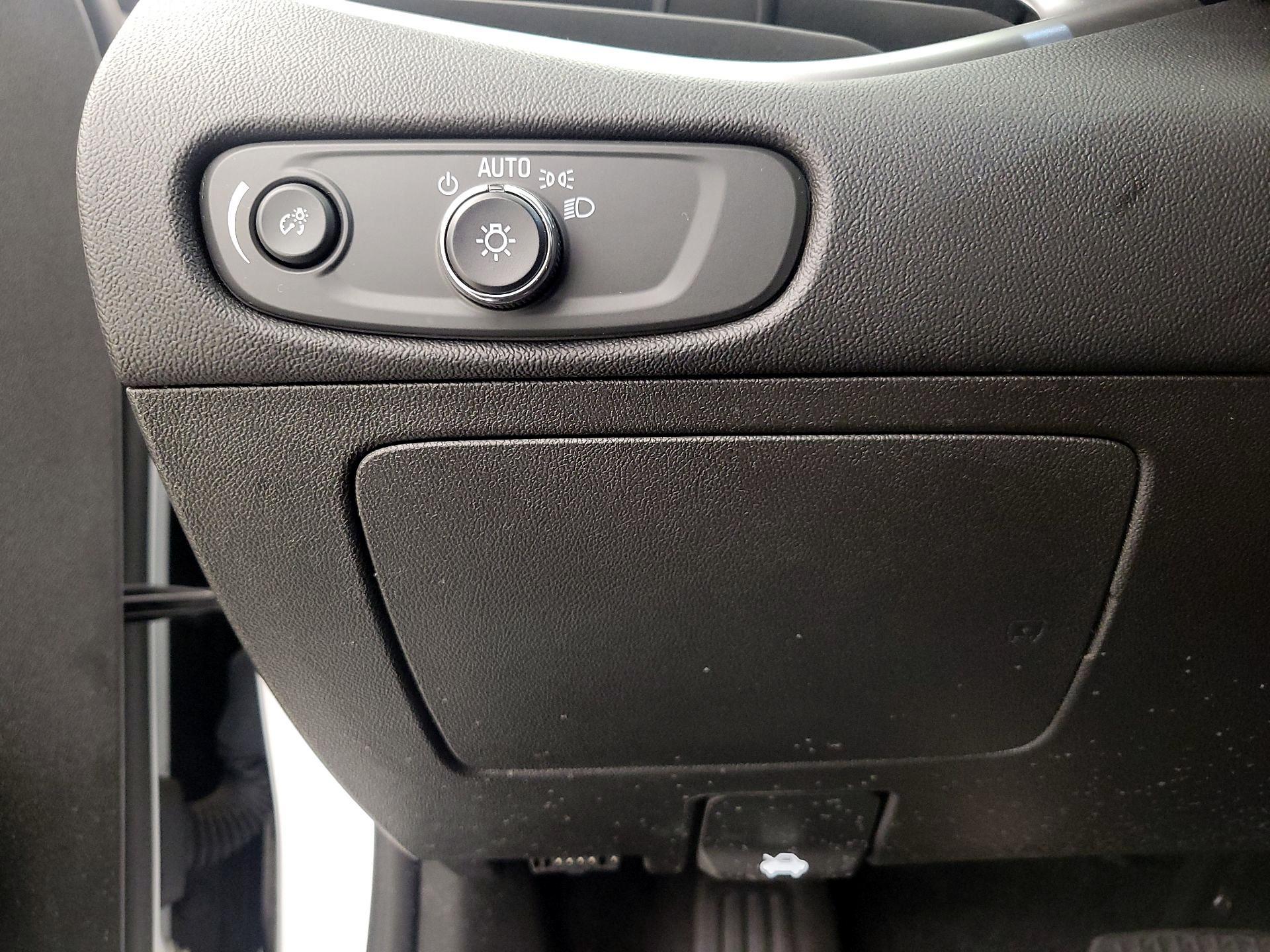 Thumbnail: 2022 Chevrolet Malibu - 13