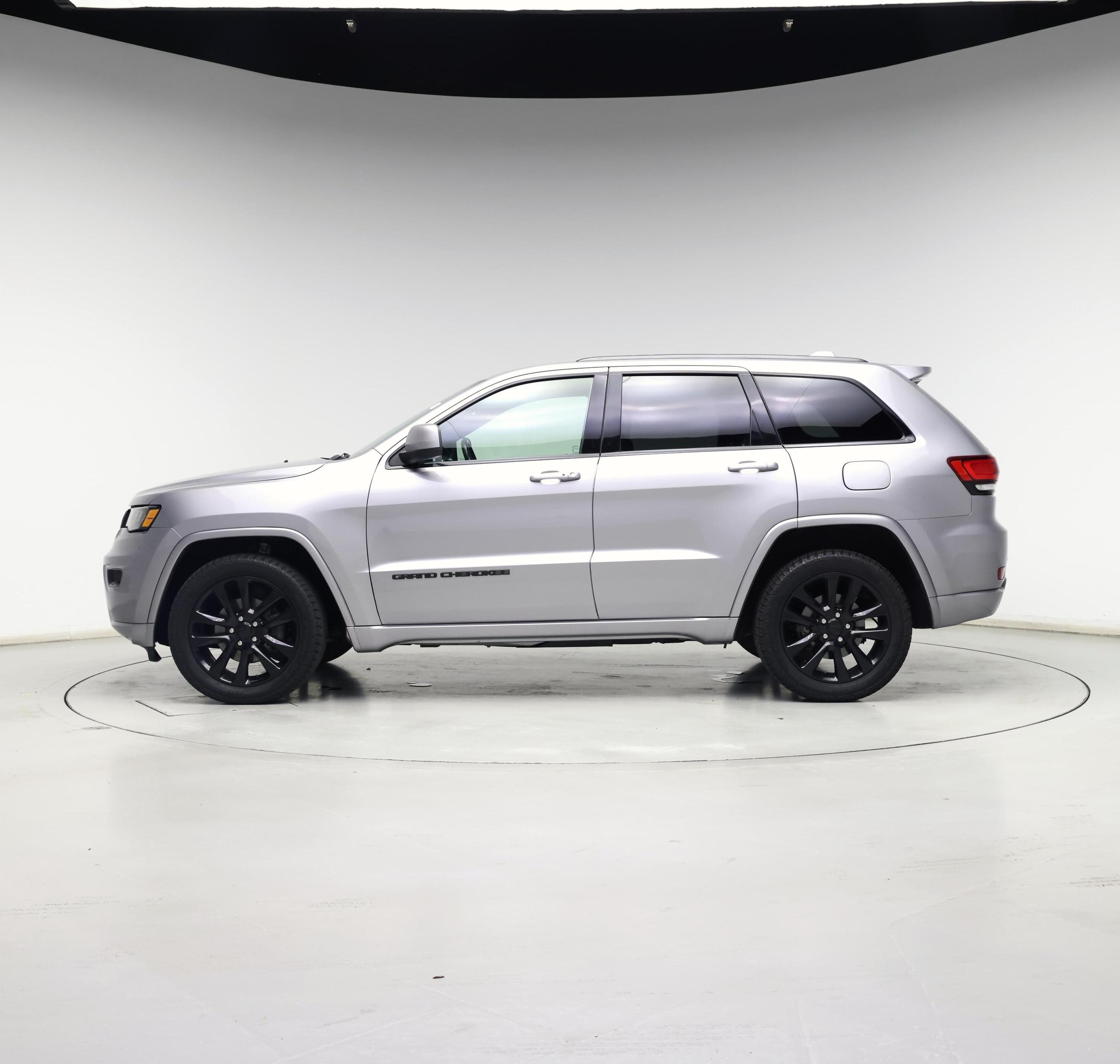 Thumbnail: 2017 Jeep Grand Cherokee - 3