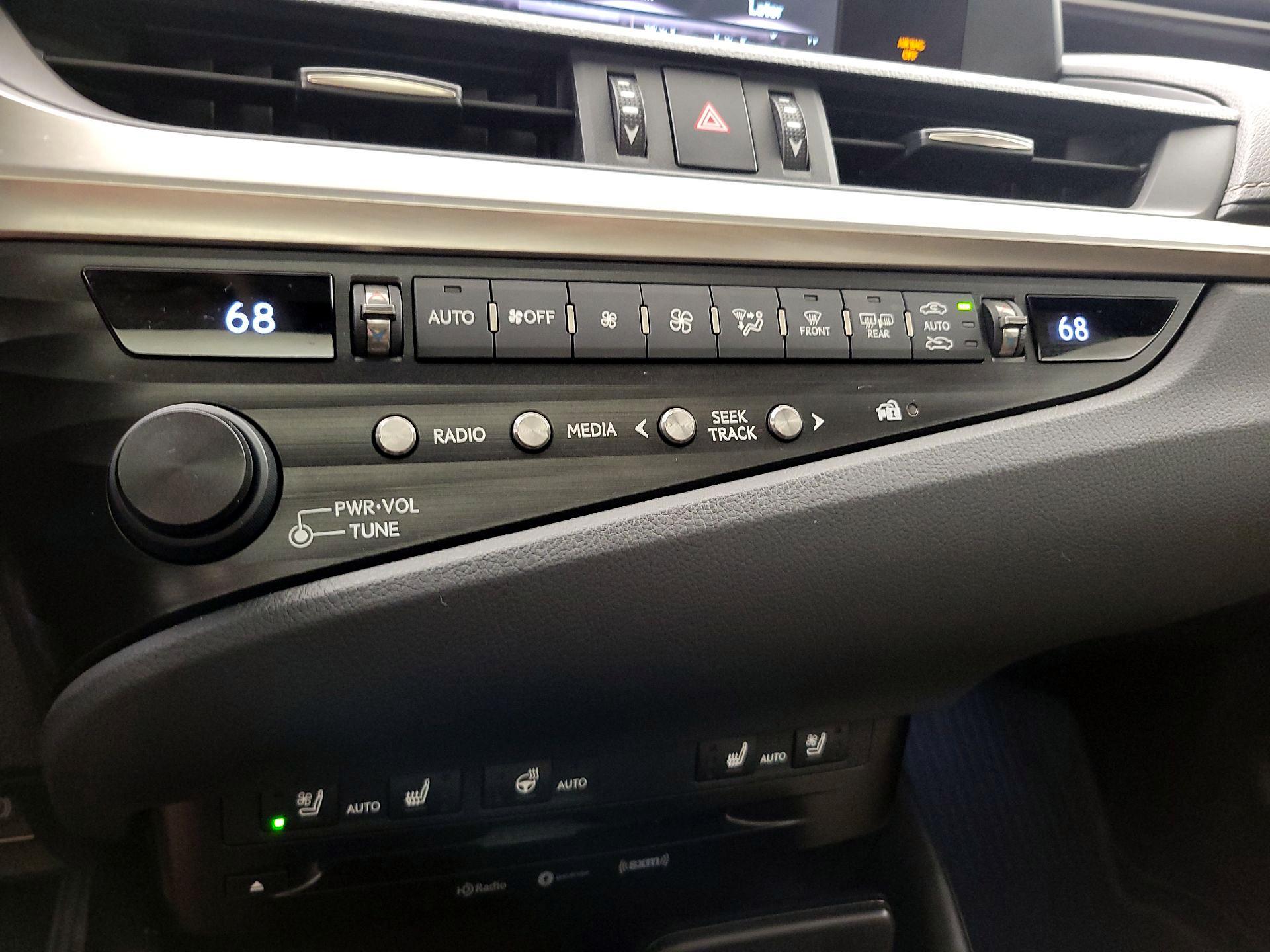 Thumbnail: 2019 Lexus ES - 16
