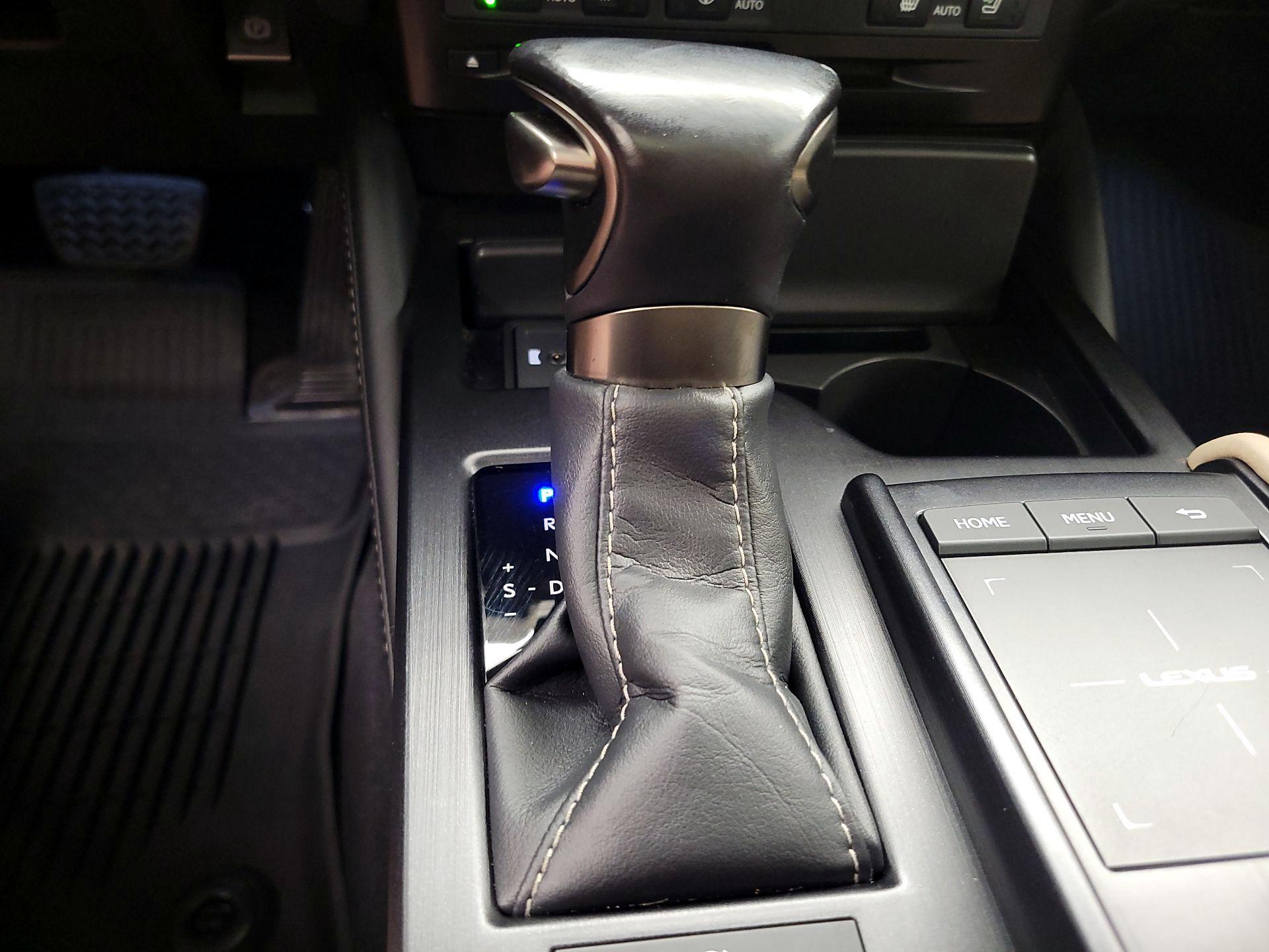 Thumbnail: 2019 Lexus ES - 17
