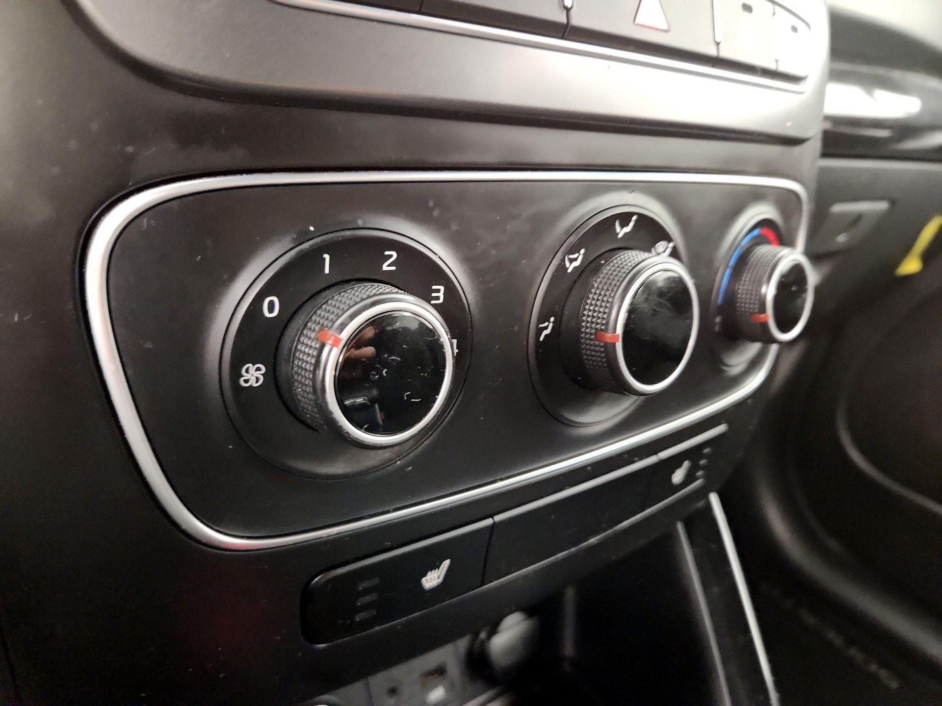 Thumbnail: 2014 Kia Sorento - 16