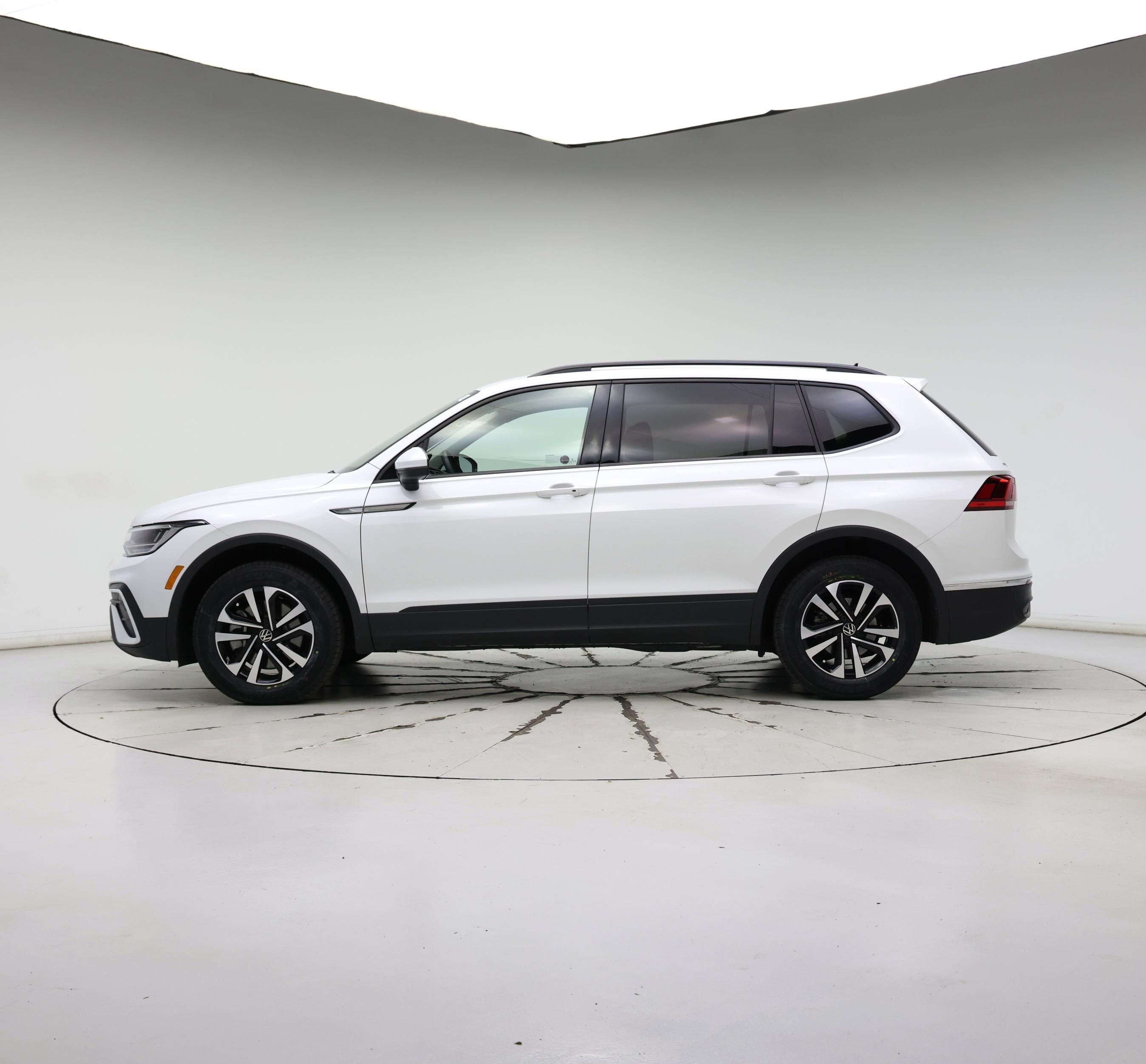 Thumbnail: 2024 Volkswagen Tiguan - 3
