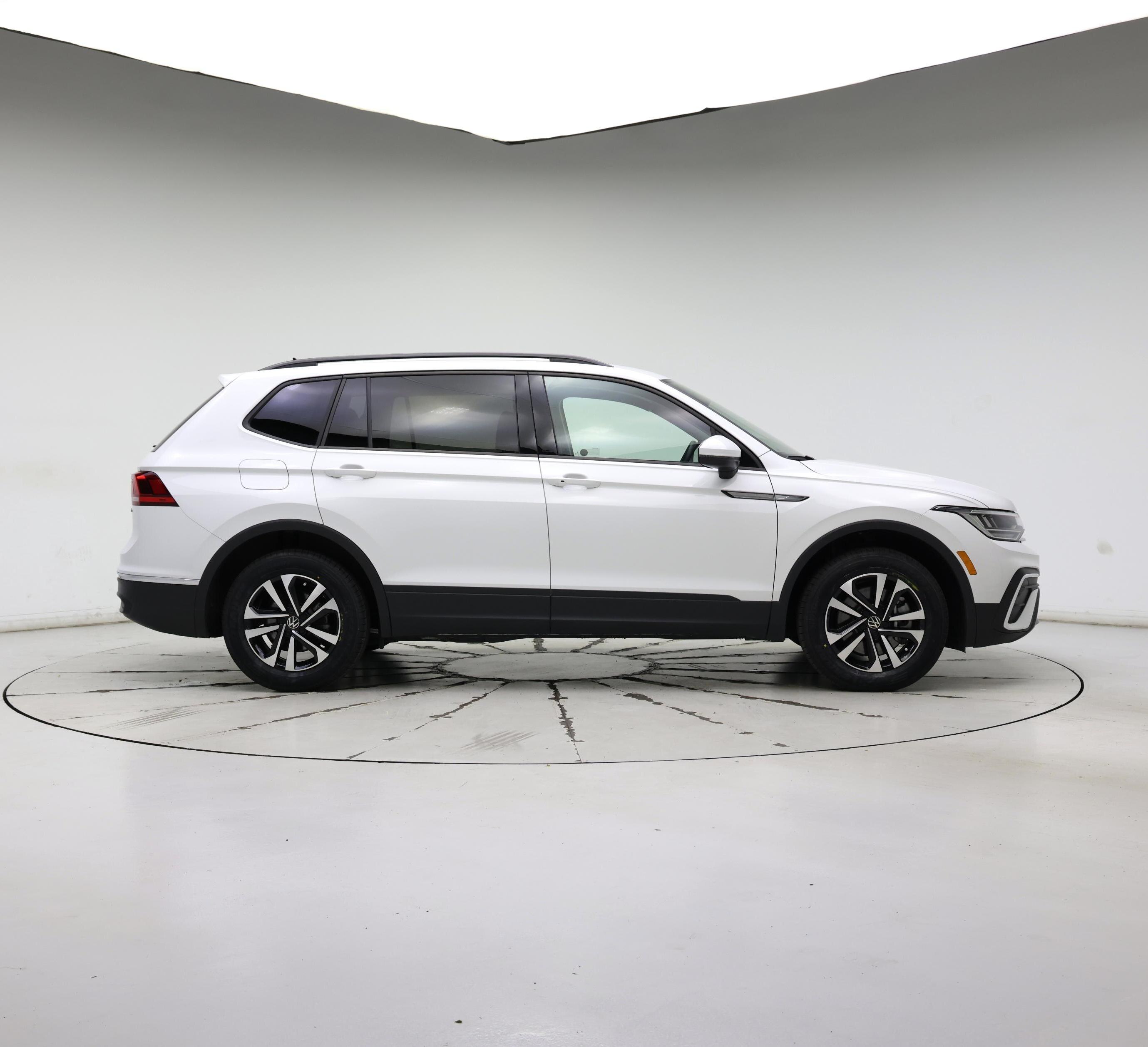 Thumbnail: 2024 Volkswagen Tiguan - 7