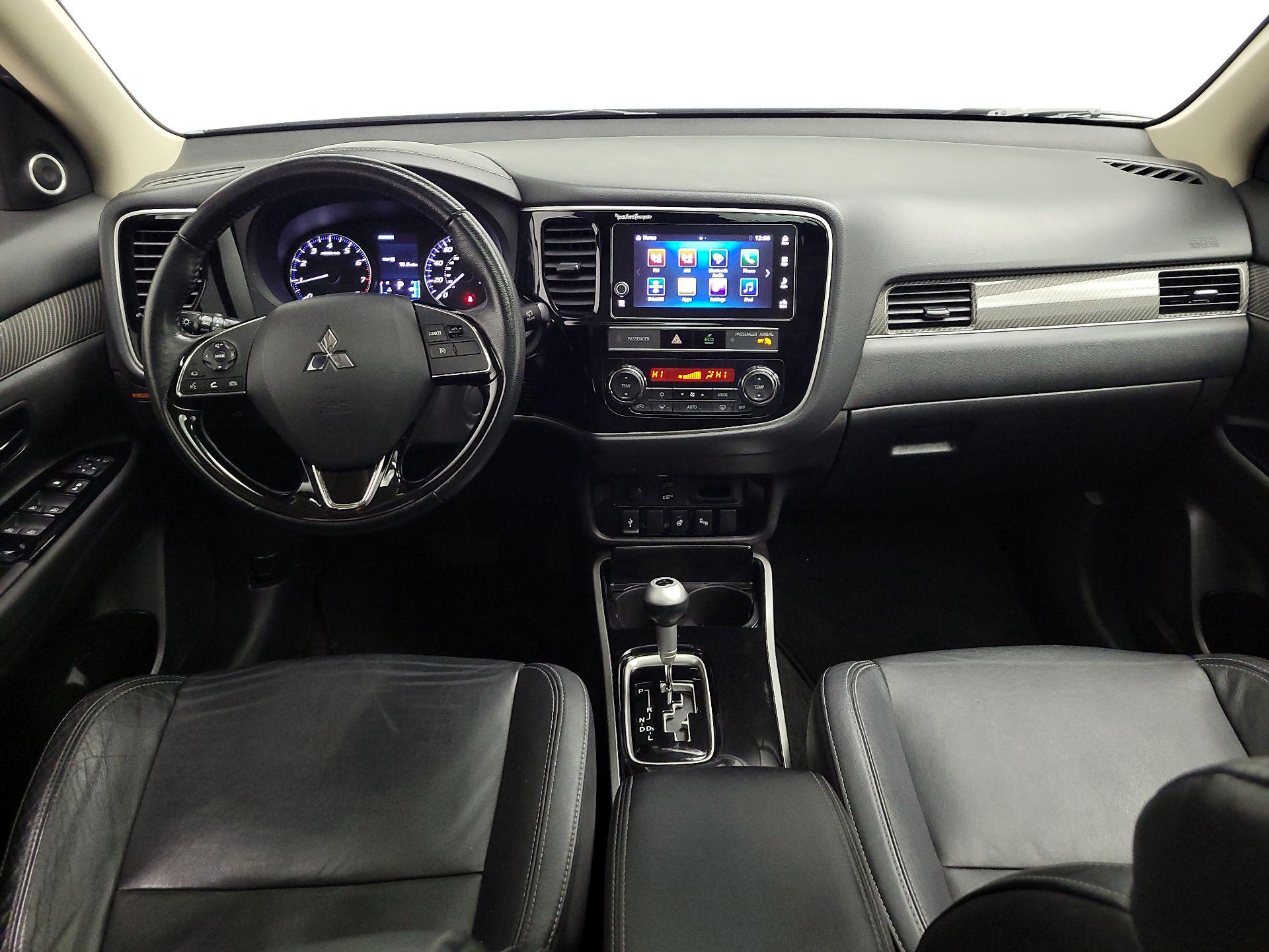 Thumbnail: 2019 Mitsubishi Outlander - 9