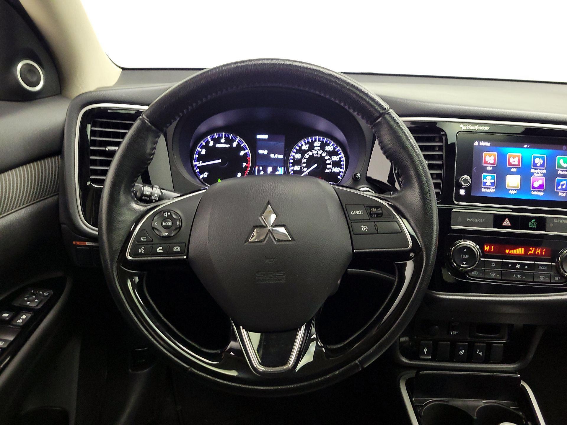 Thumbnail: 2019 Mitsubishi Outlander - 10