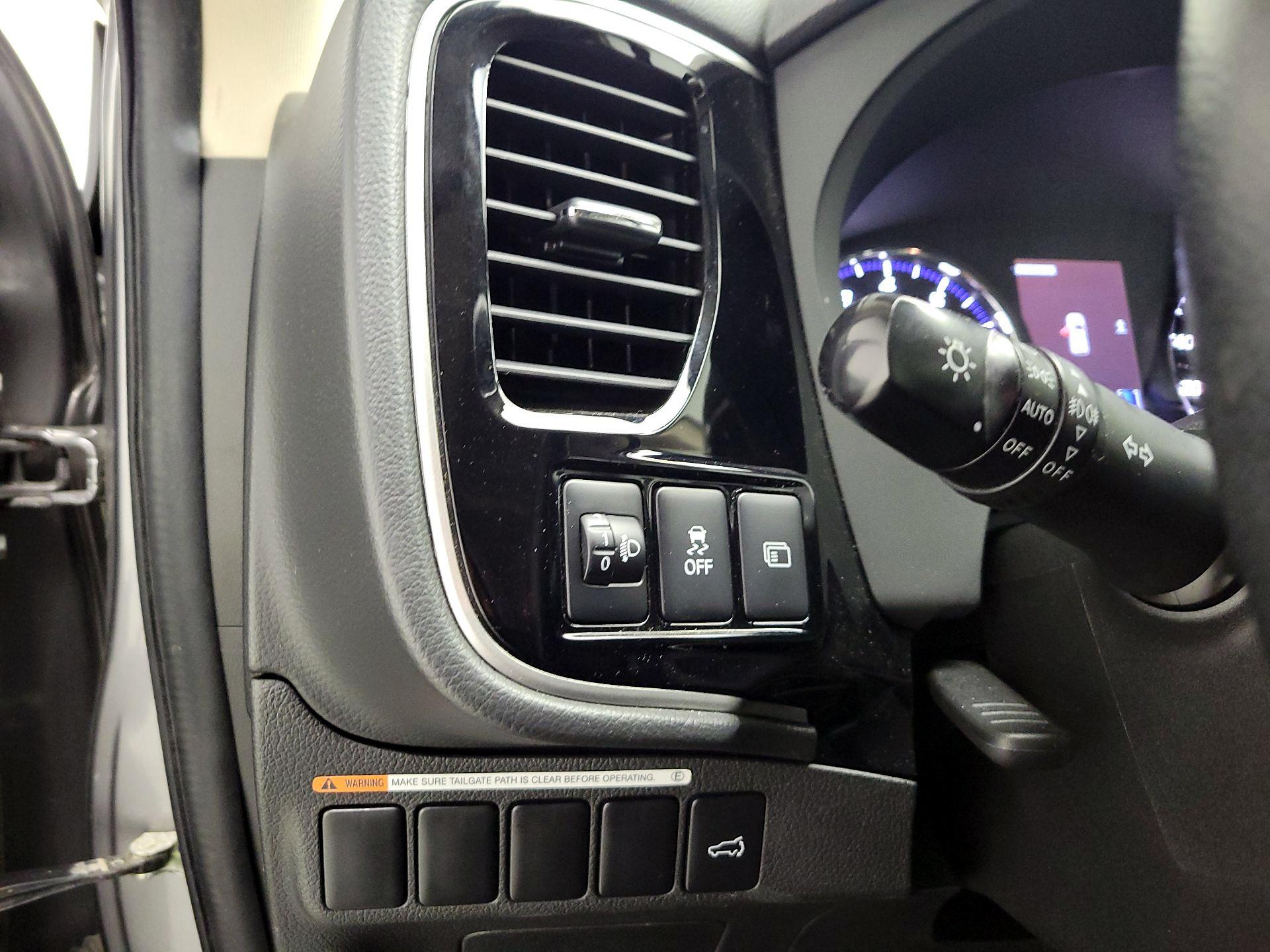 Thumbnail: 2019 Mitsubishi Outlander - 13