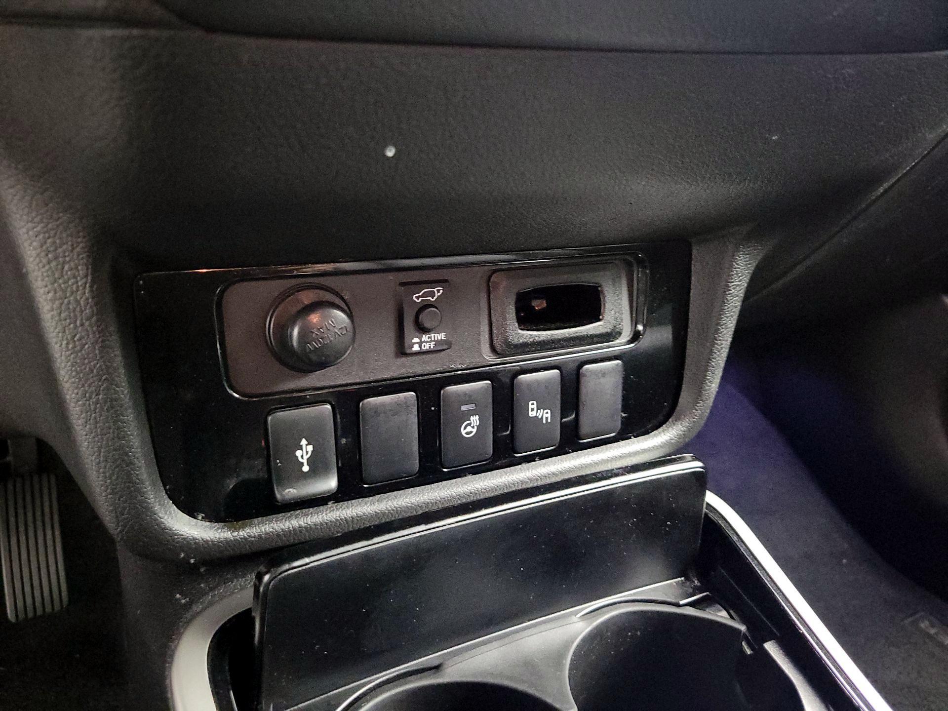 Thumbnail: 2019 Mitsubishi Outlander - 18