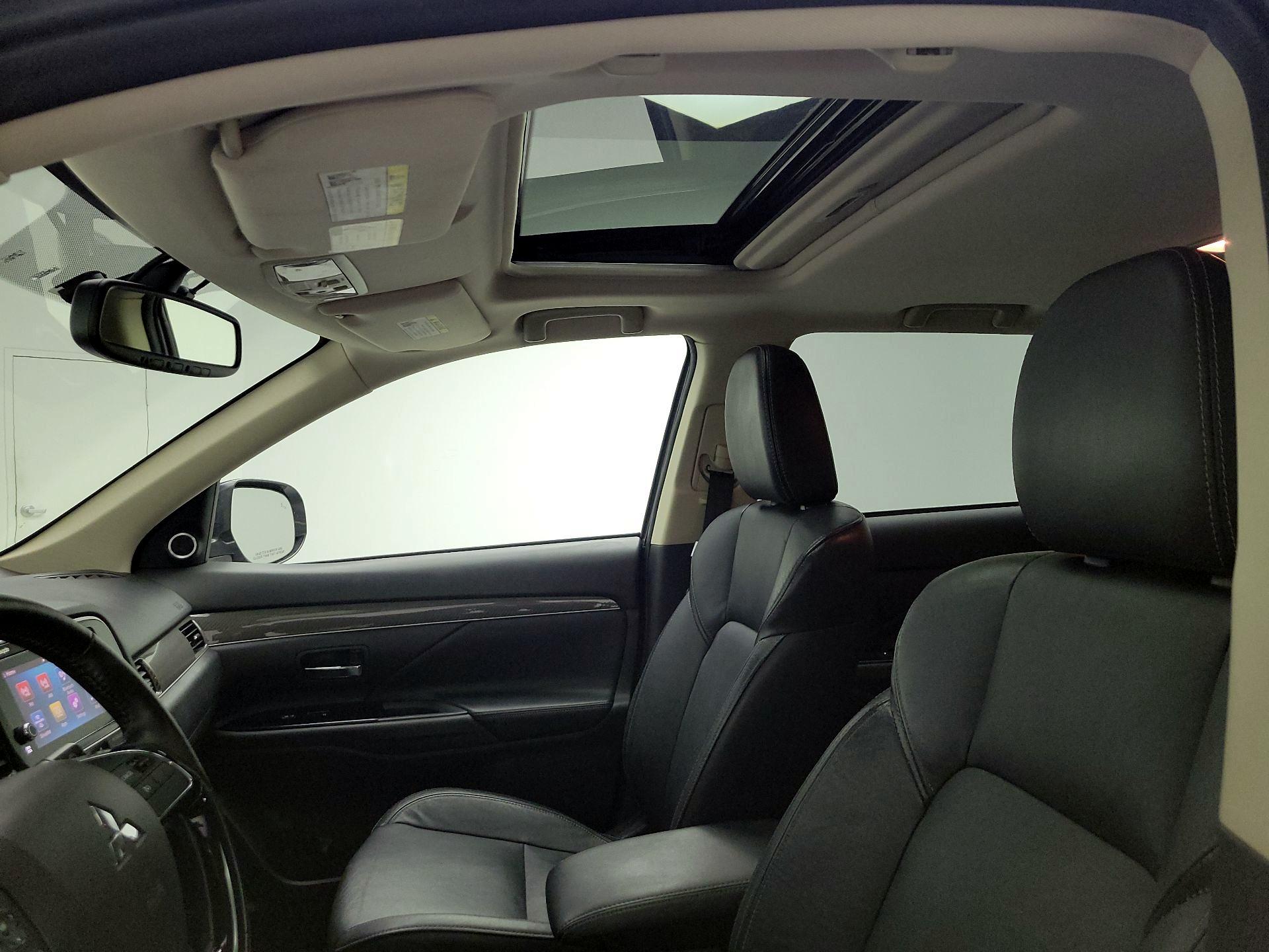 Thumbnail: 2019 Mitsubishi Outlander - 19