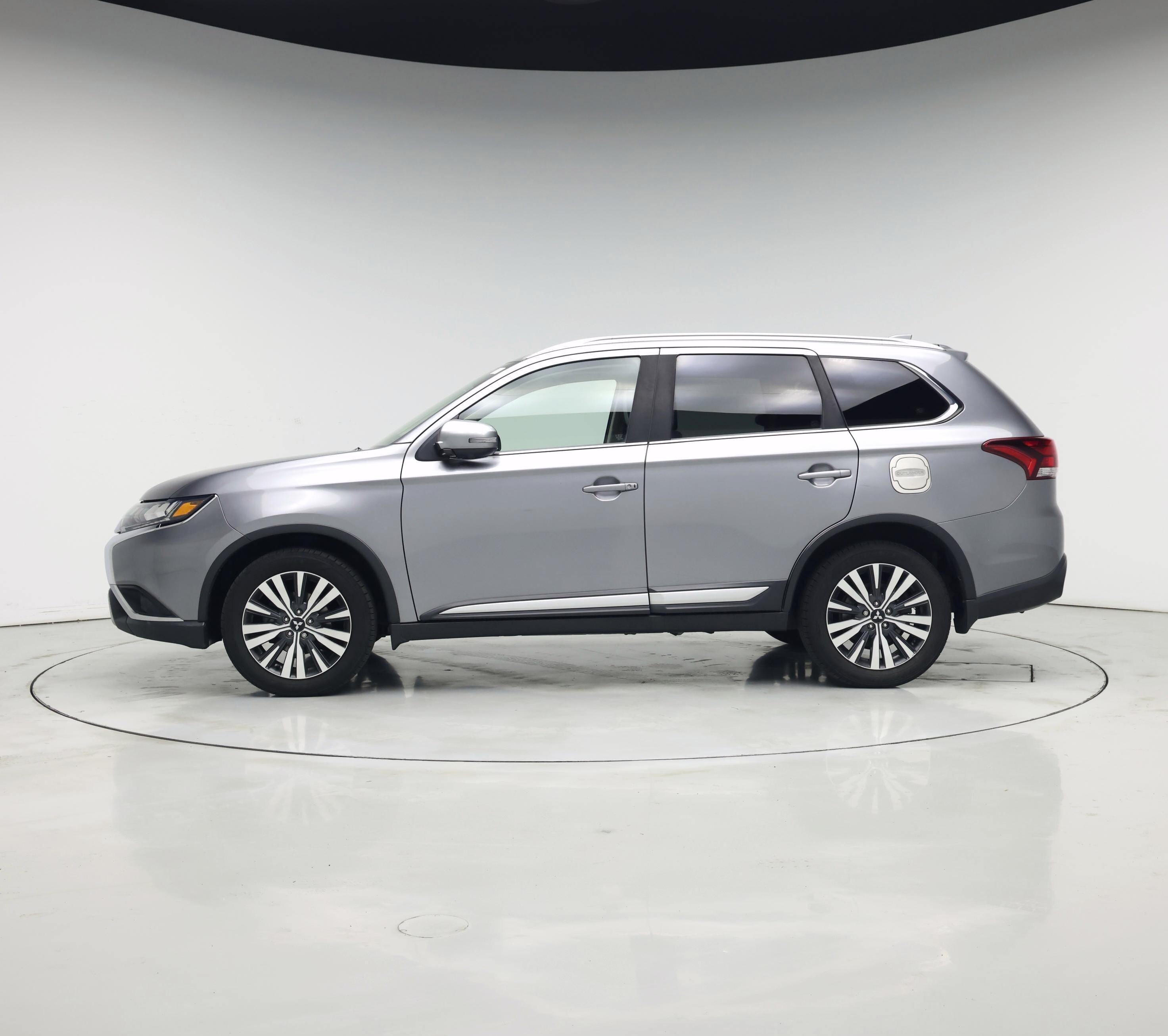 Thumbnail: 2019 Mitsubishi Outlander - 3