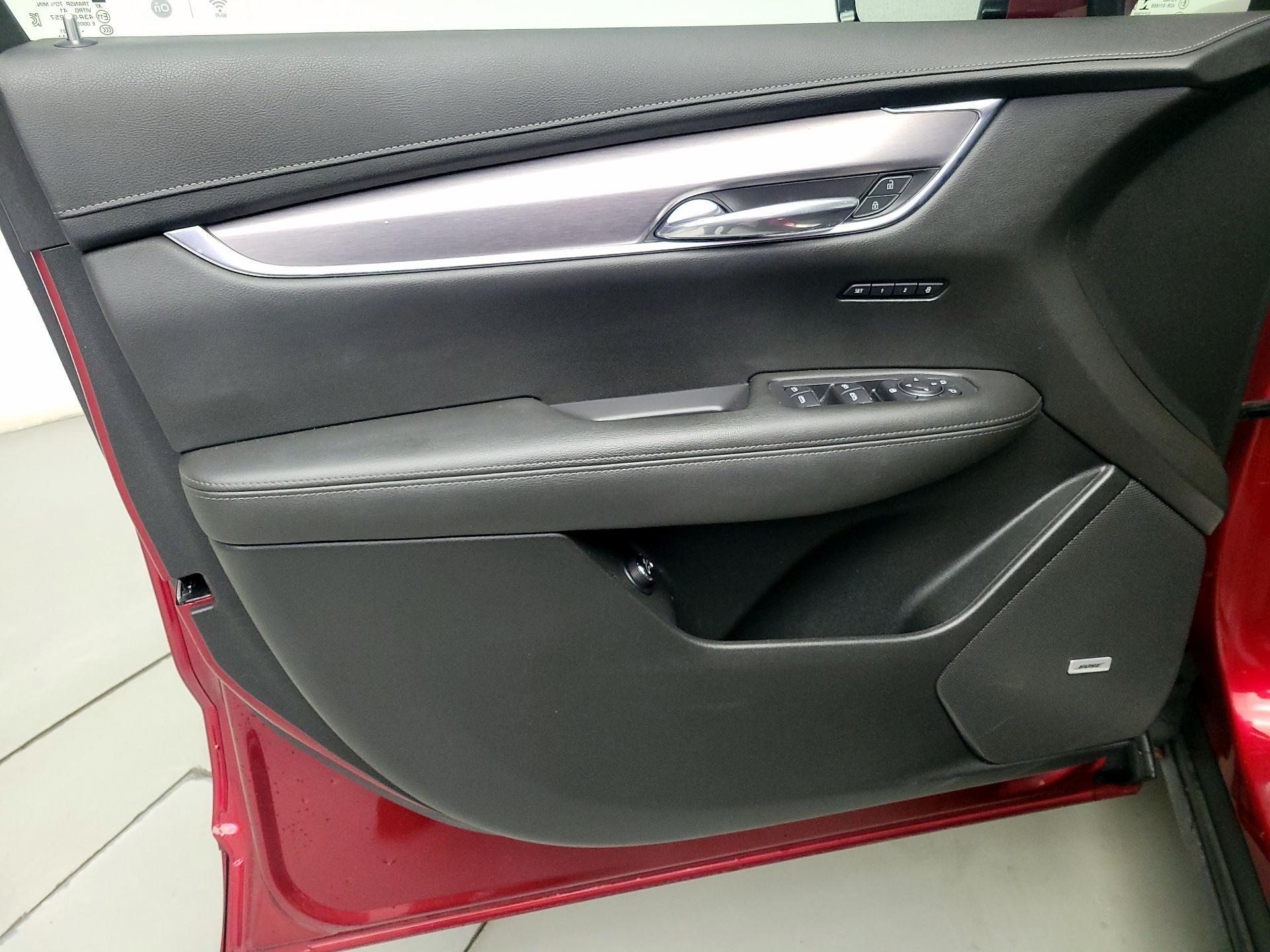 Thumbnail: 2021 Cadillac XT6 - 12