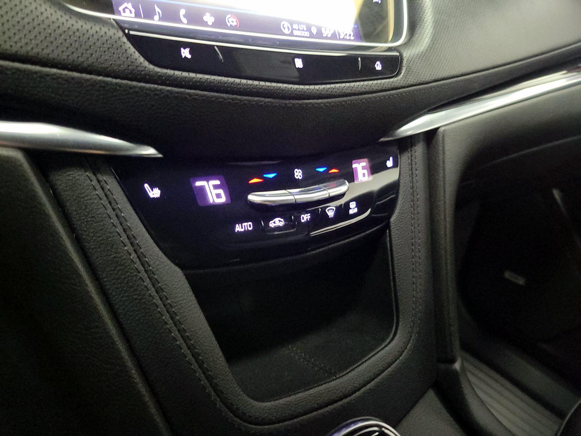 Thumbnail: 2021 Cadillac XT6 - 16