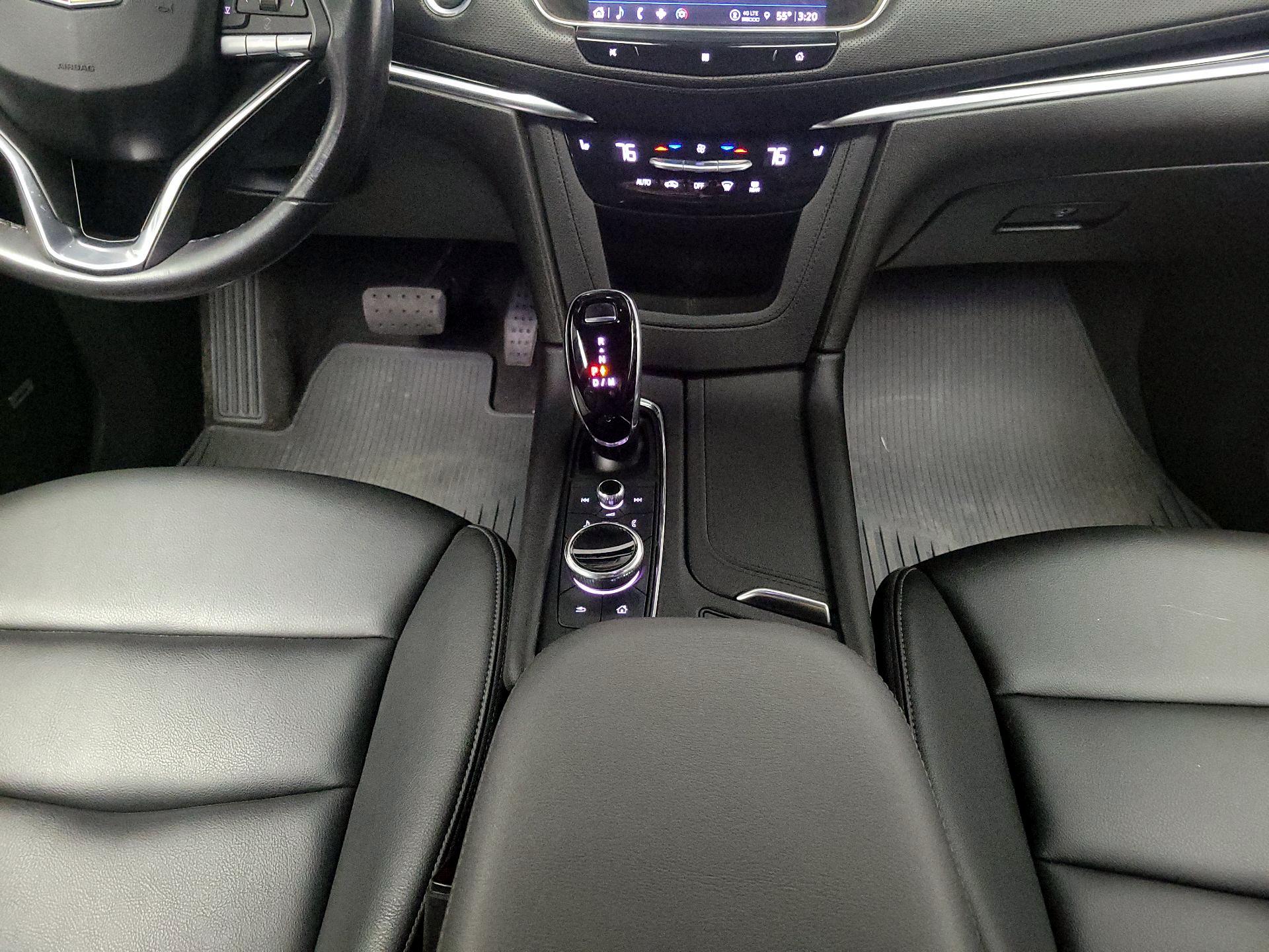 Thumbnail: 2021 Cadillac XT6 - 17