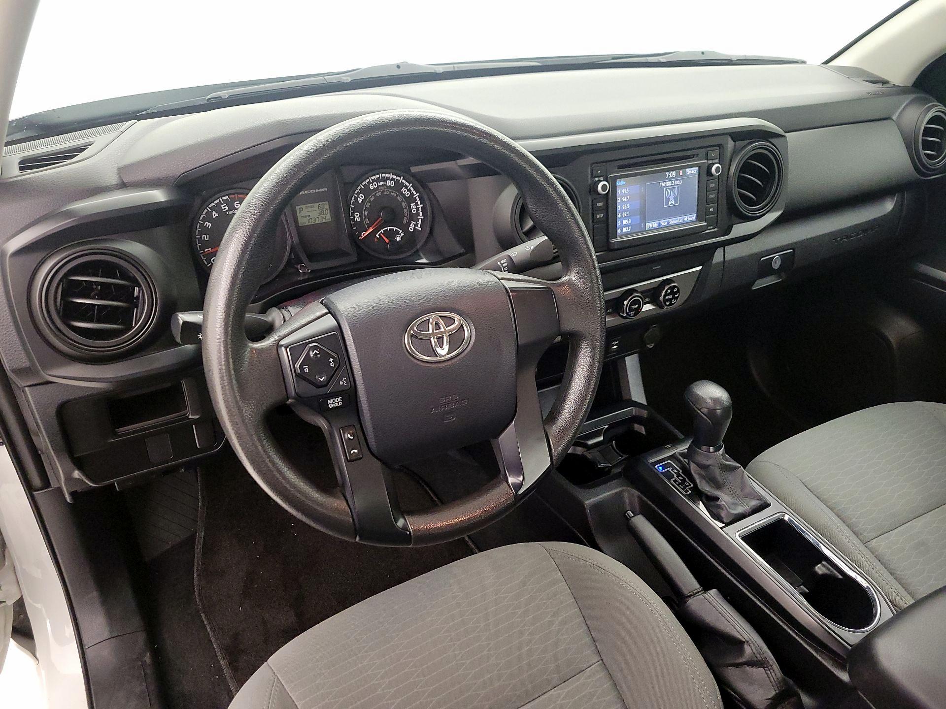 Thumbnail: 2016 Toyota Tacoma - 9