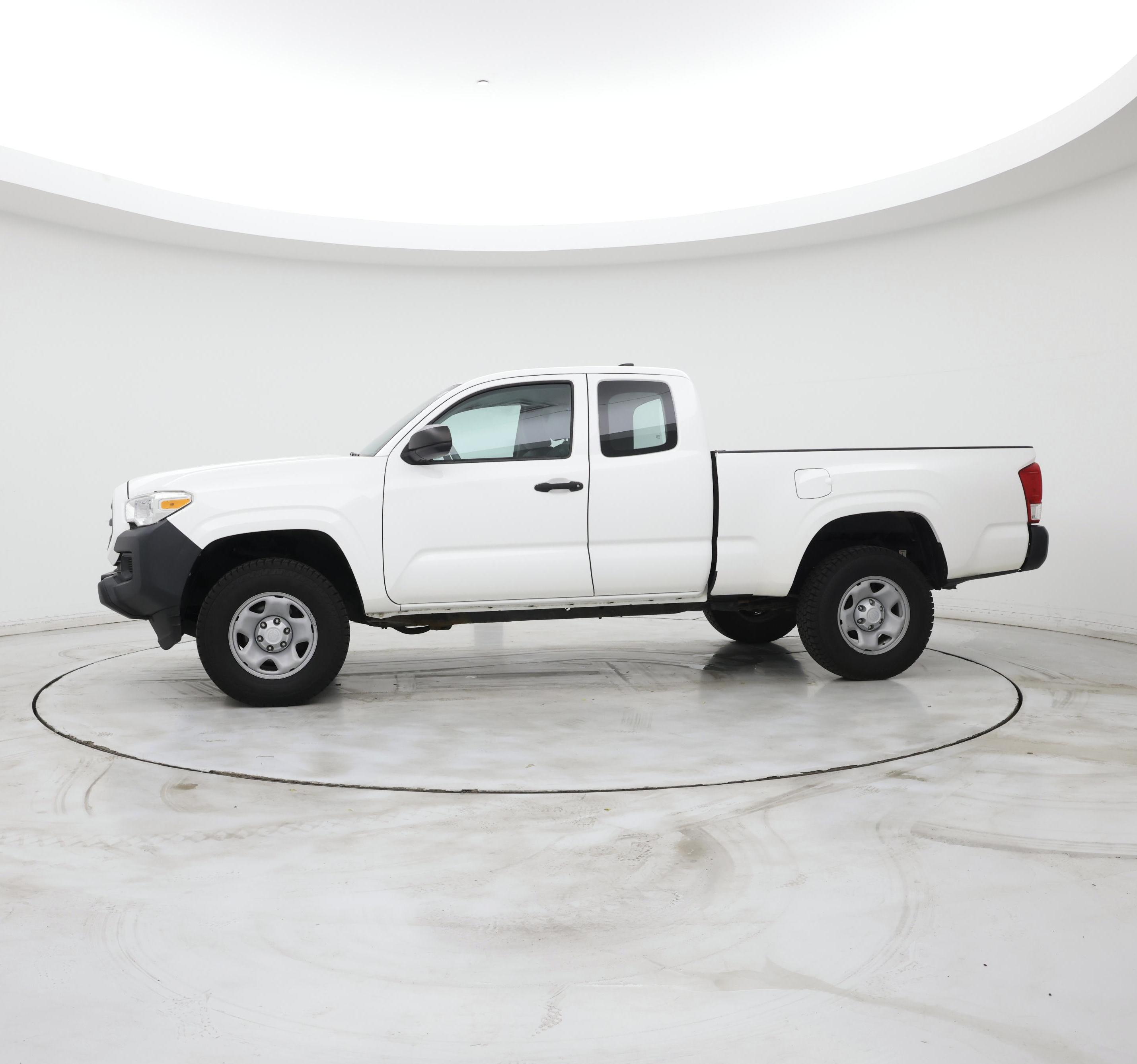 Thumbnail: 2016 Toyota Tacoma - 3