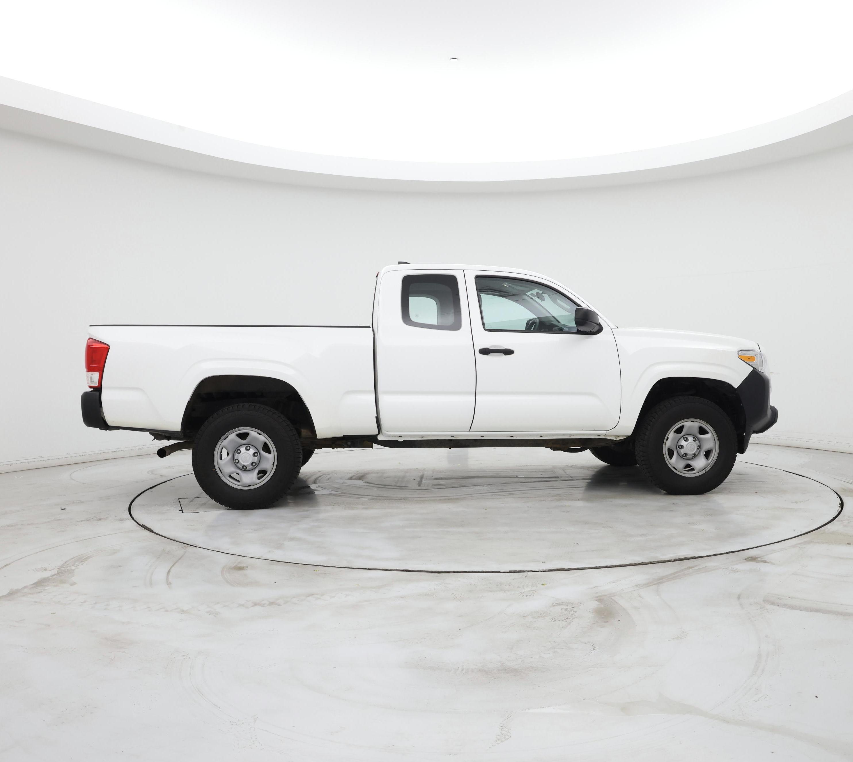 Thumbnail: 2016 Toyota Tacoma - 7