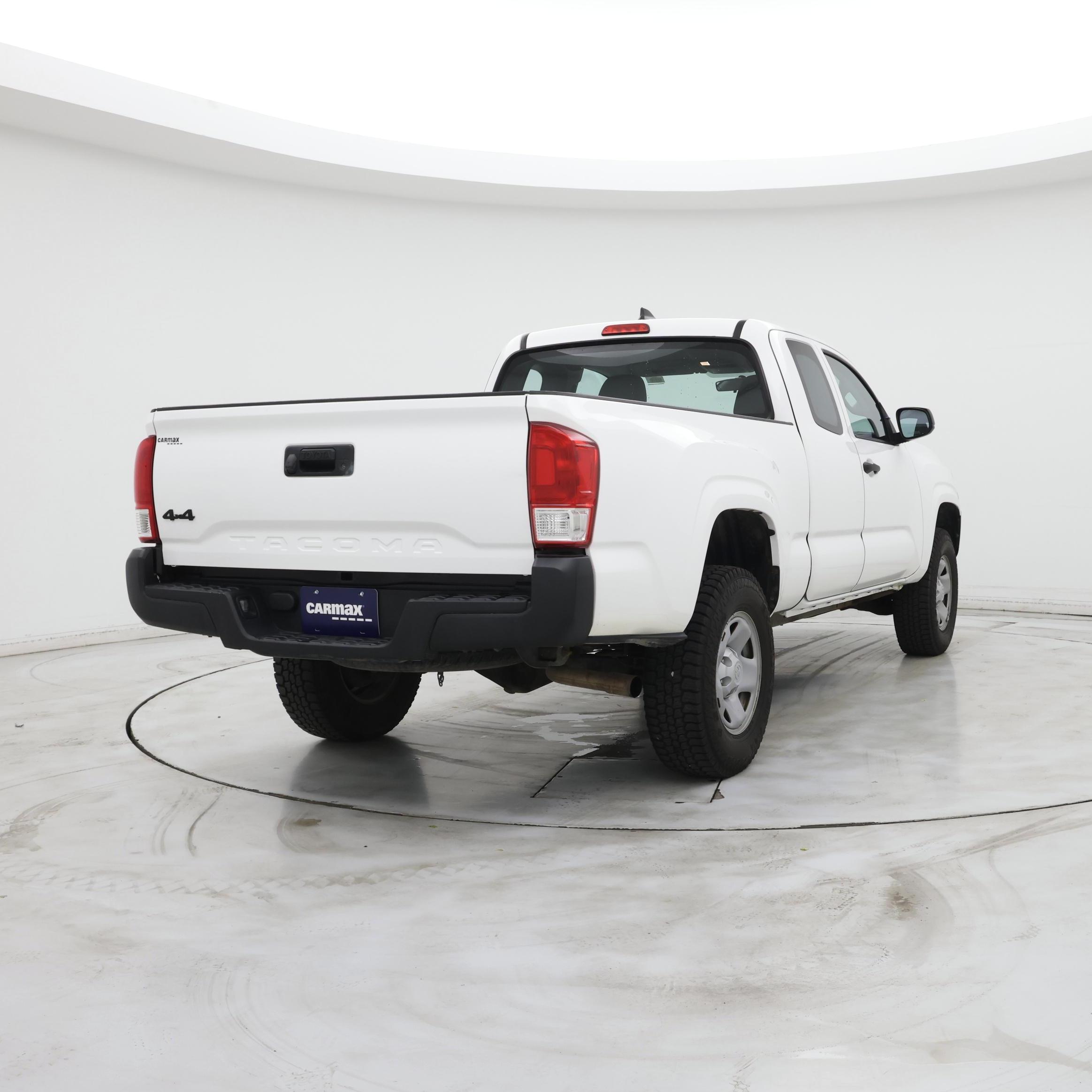Thumbnail: 2016 Toyota Tacoma - 8