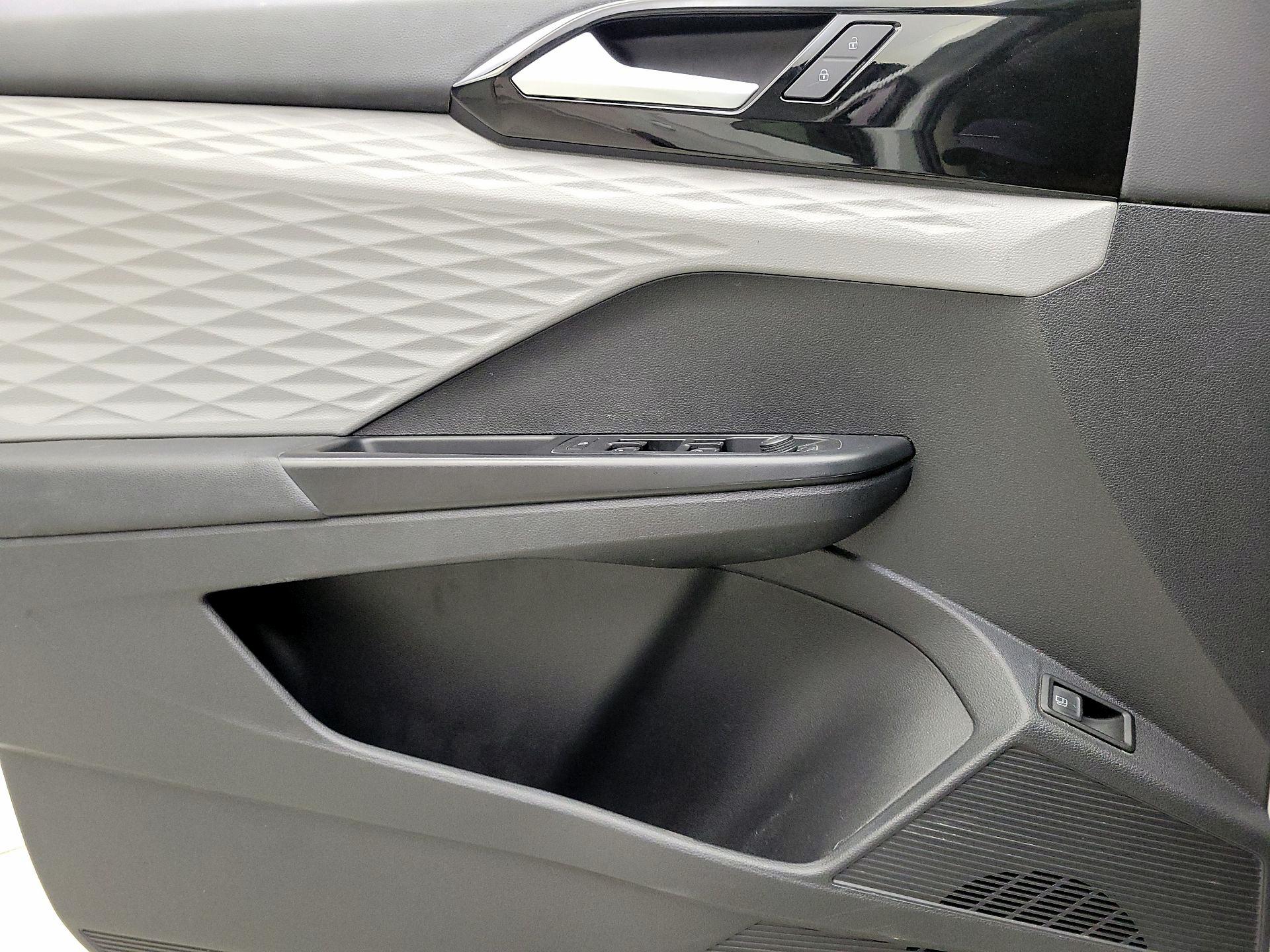 Thumbnail: 2022 Volkswagen Taos - 12