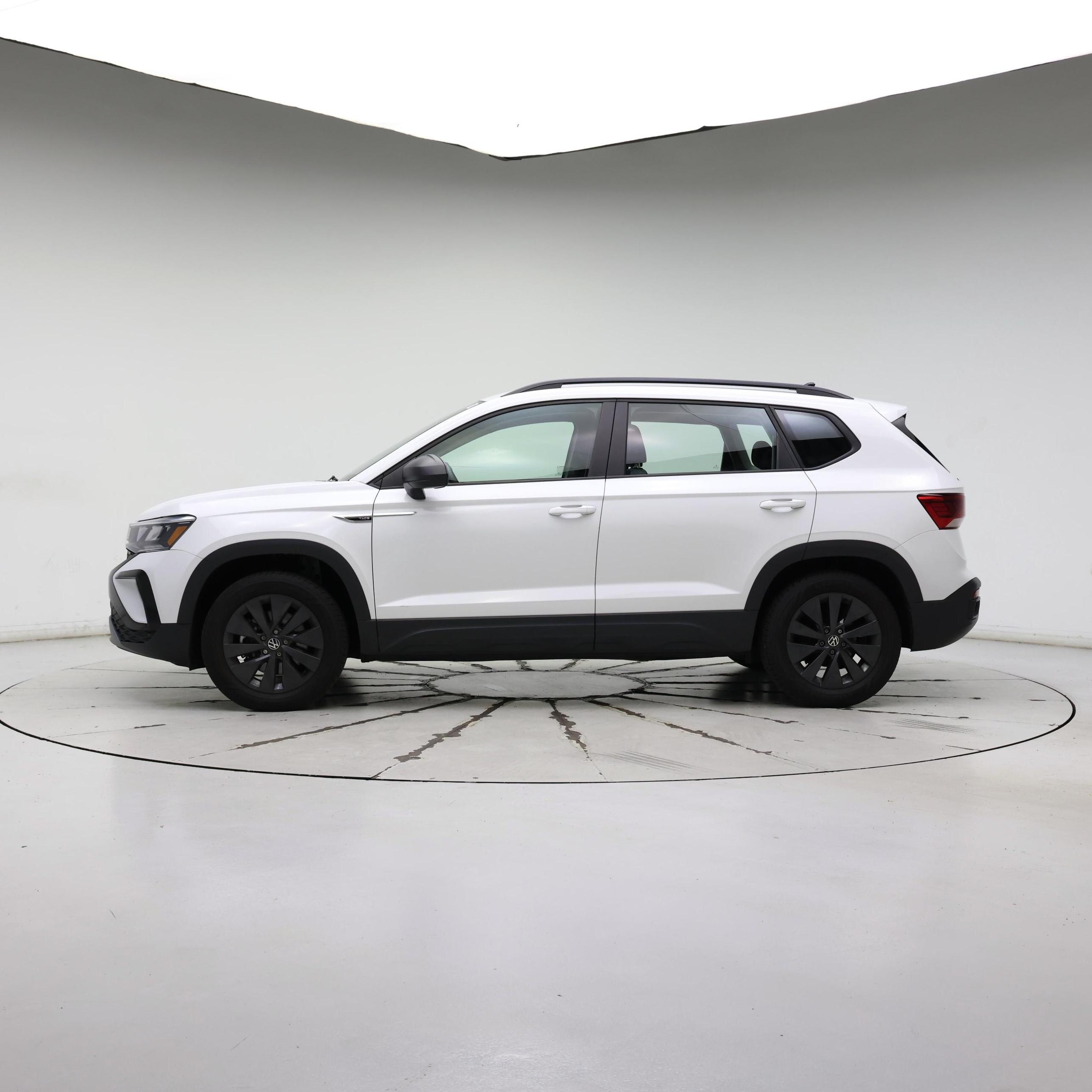 Thumbnail: 2022 Volkswagen Taos - 3