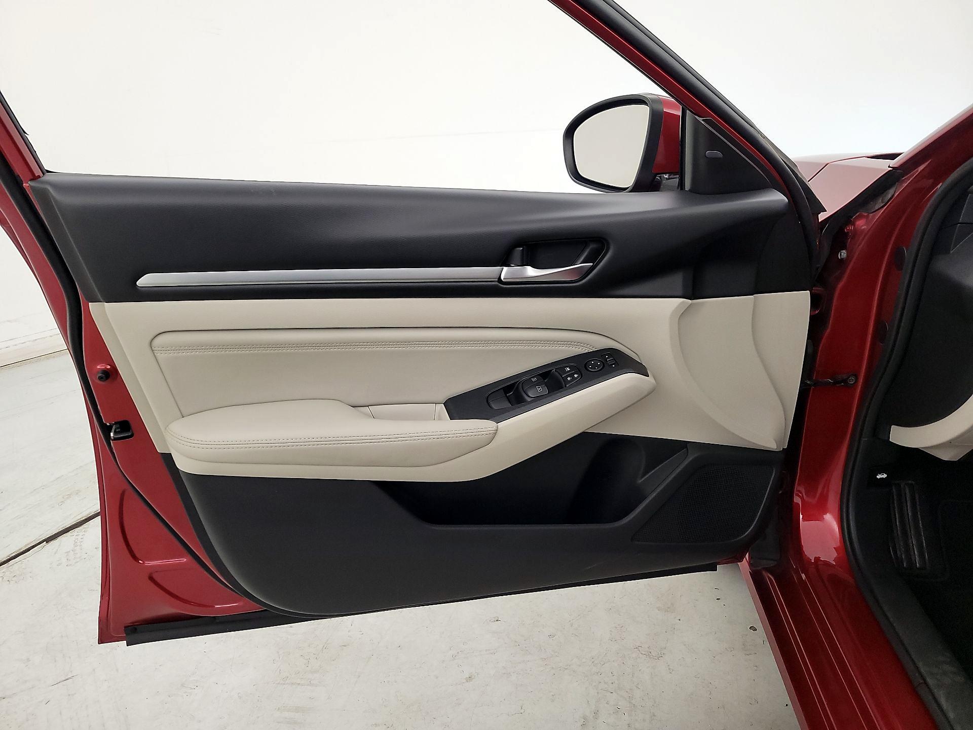 Thumbnail: 2019 Nissan Altima - 12