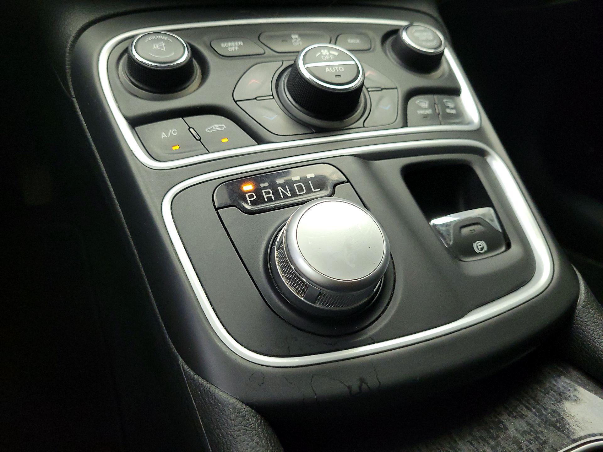 Thumbnail: 2015 Chrysler 200 - 18