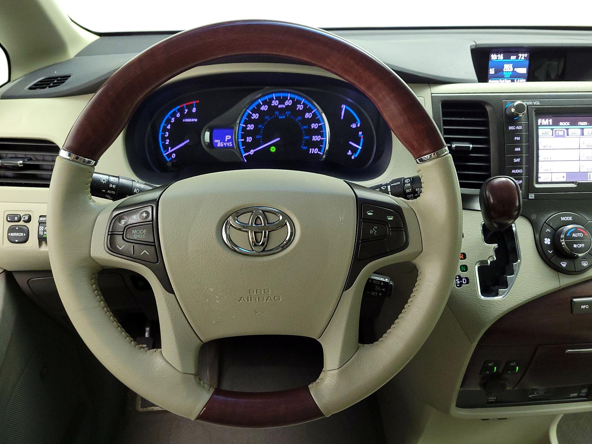 Thumbnail: 2013 Toyota Sienna - 10