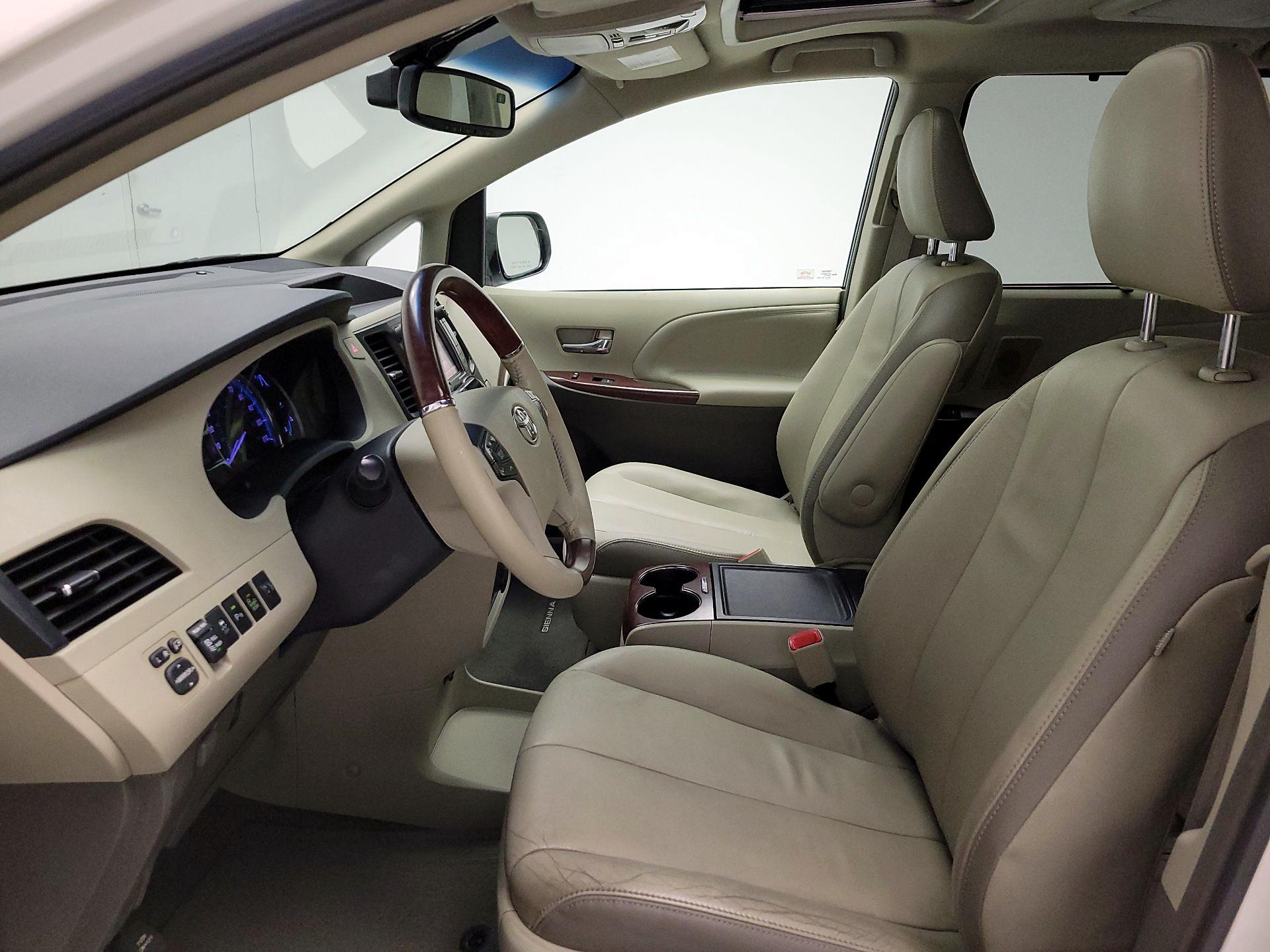 Thumbnail: 2013 Toyota Sienna - 11