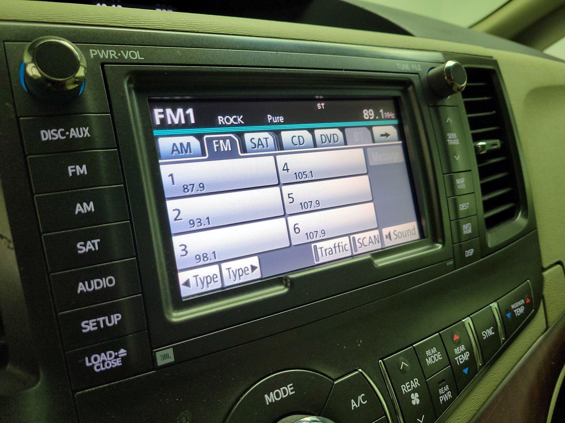 Thumbnail: 2013 Toyota Sienna - 16