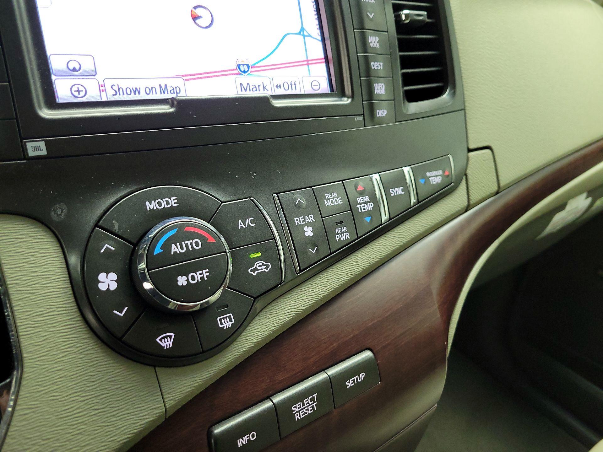 Thumbnail: 2013 Toyota Sienna - 17