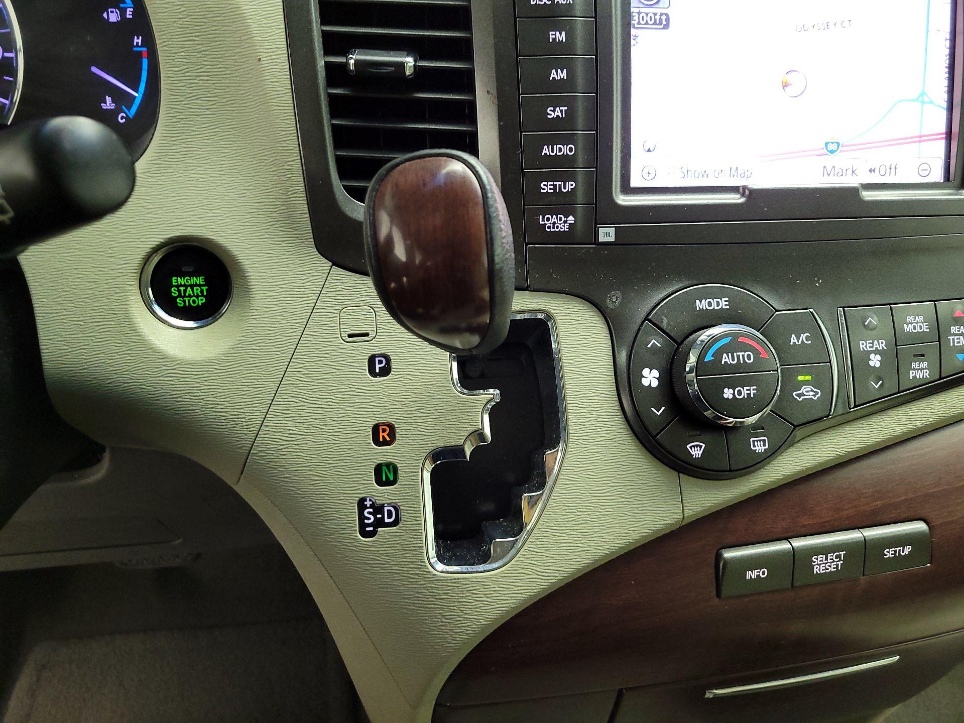 Thumbnail: 2013 Toyota Sienna - 18