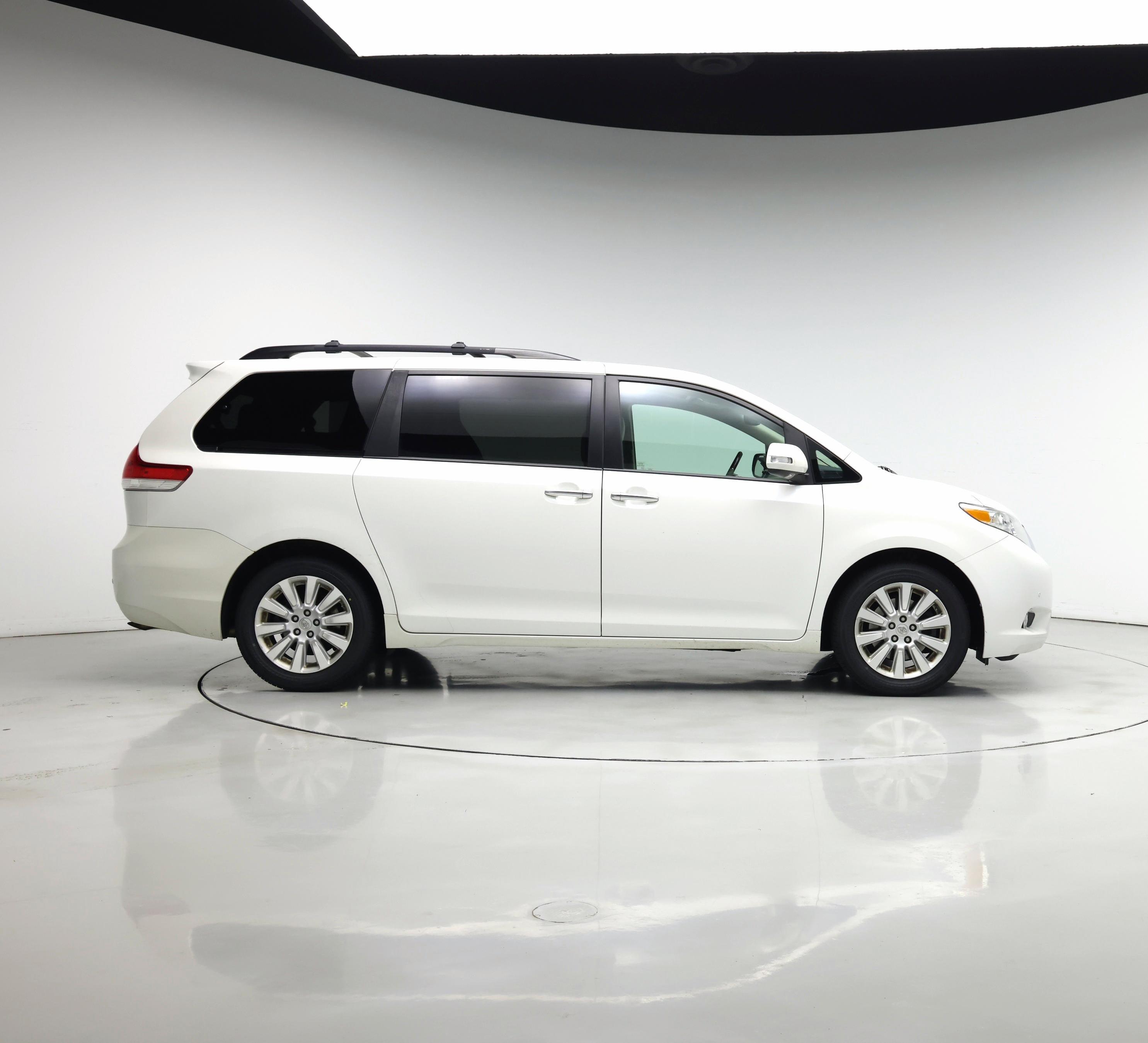 Thumbnail: 2013 Toyota Sienna - 7