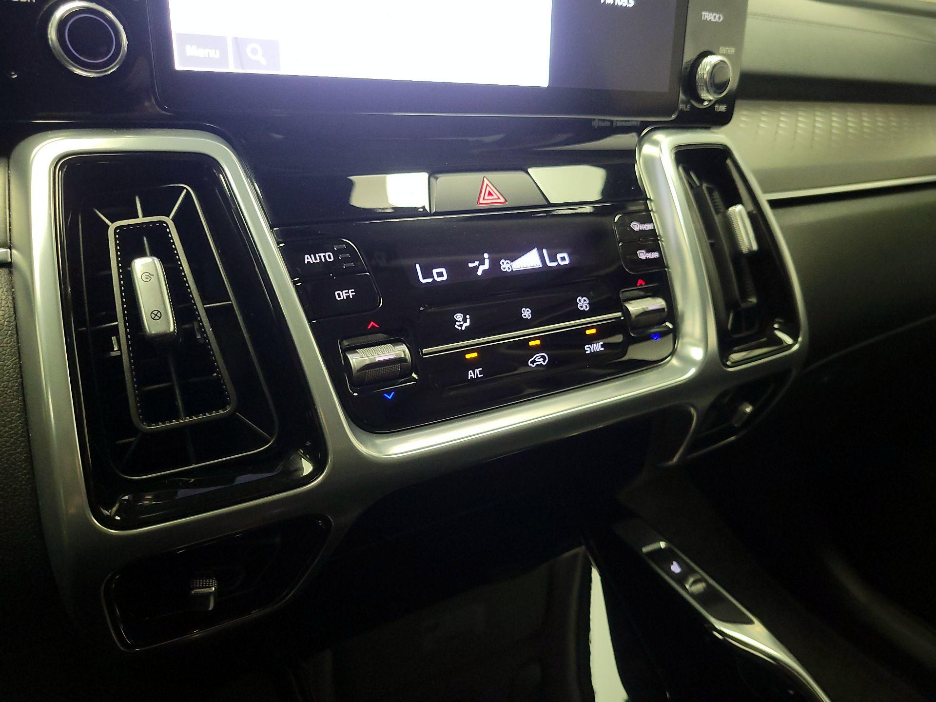 Thumbnail: 2023 Kia Sorento - 17