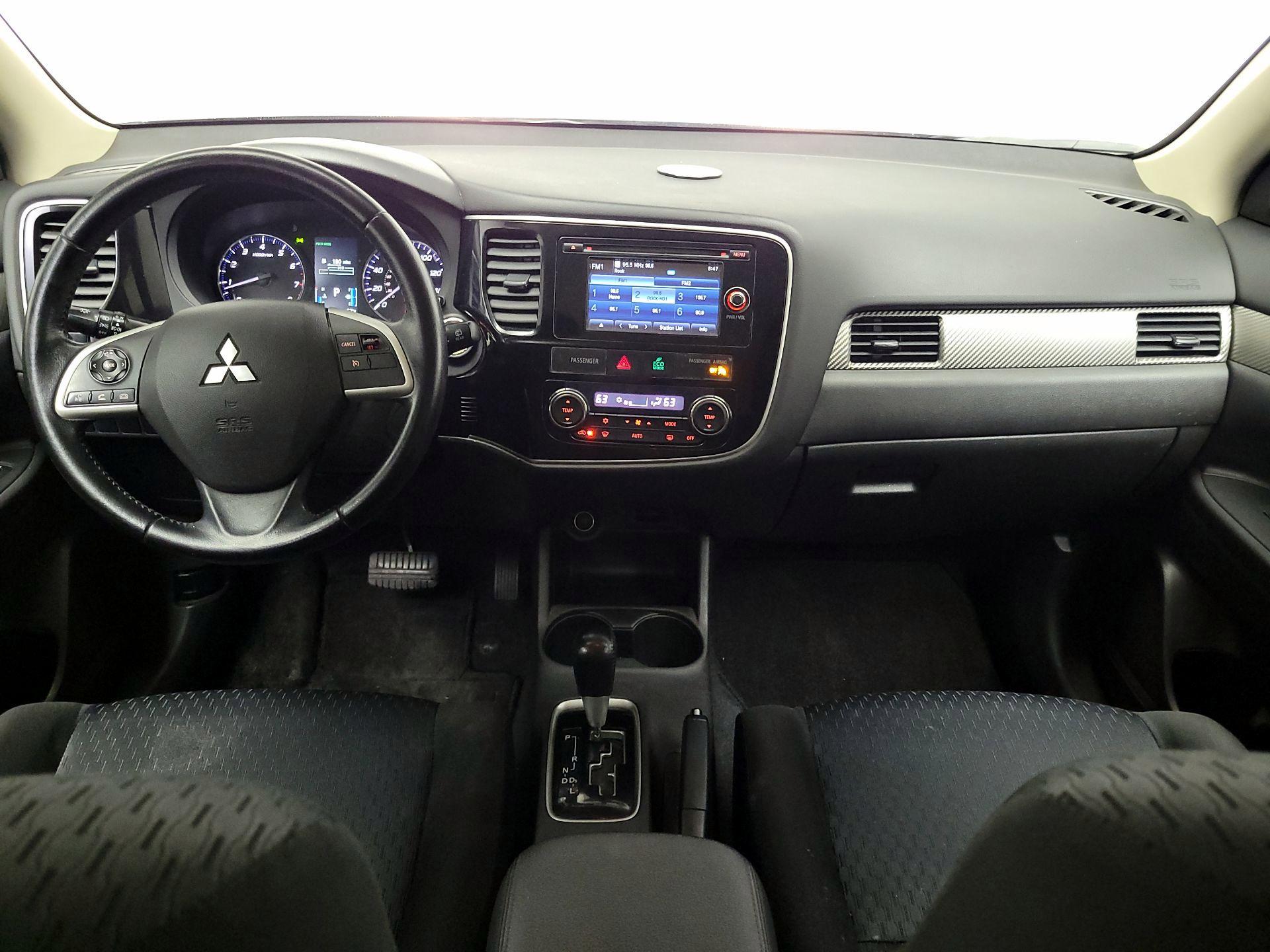 Thumbnail: 2014 Mitsubishi Outlander - 9