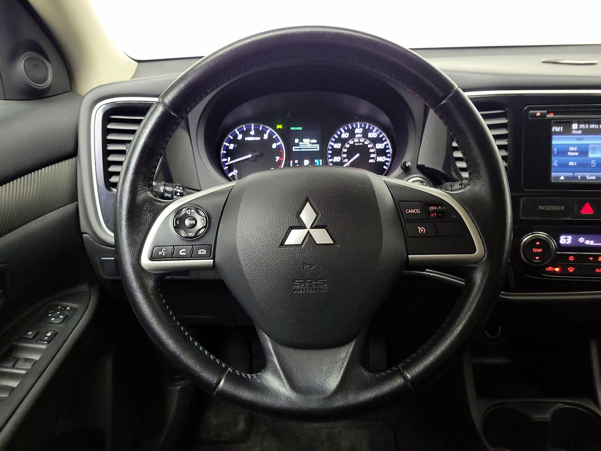 Thumbnail: 2014 Mitsubishi Outlander - 10